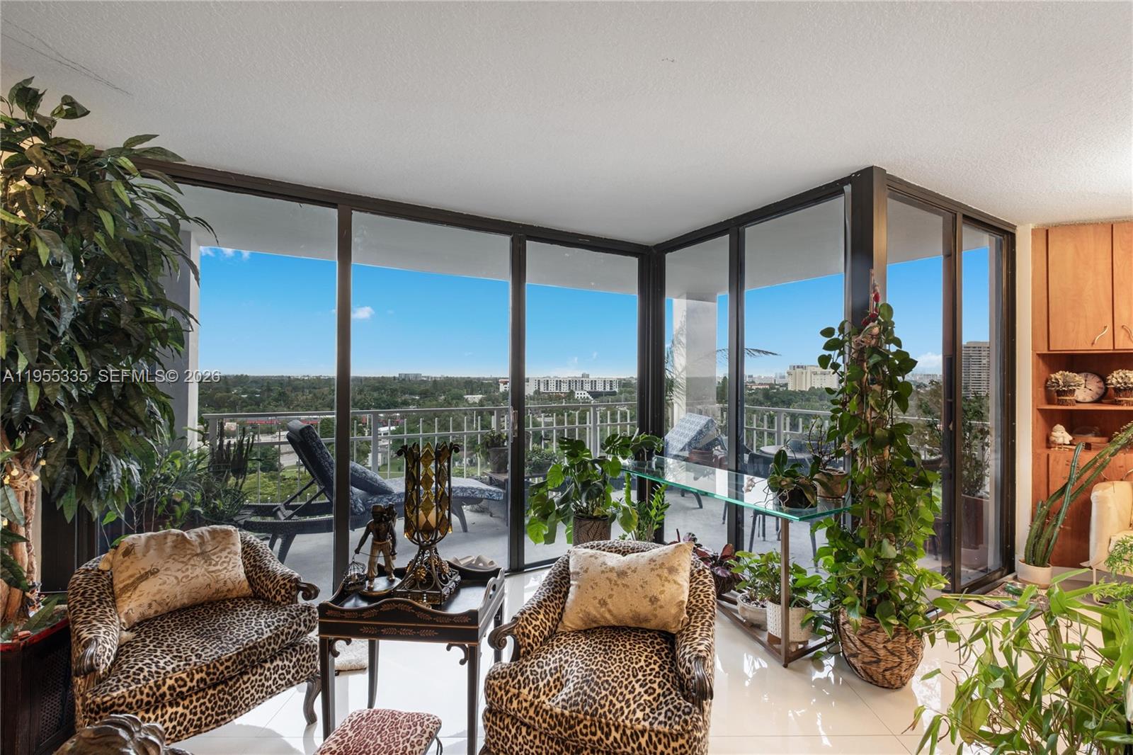 TOWERS OF QUAYSIDE CONDO - Residential