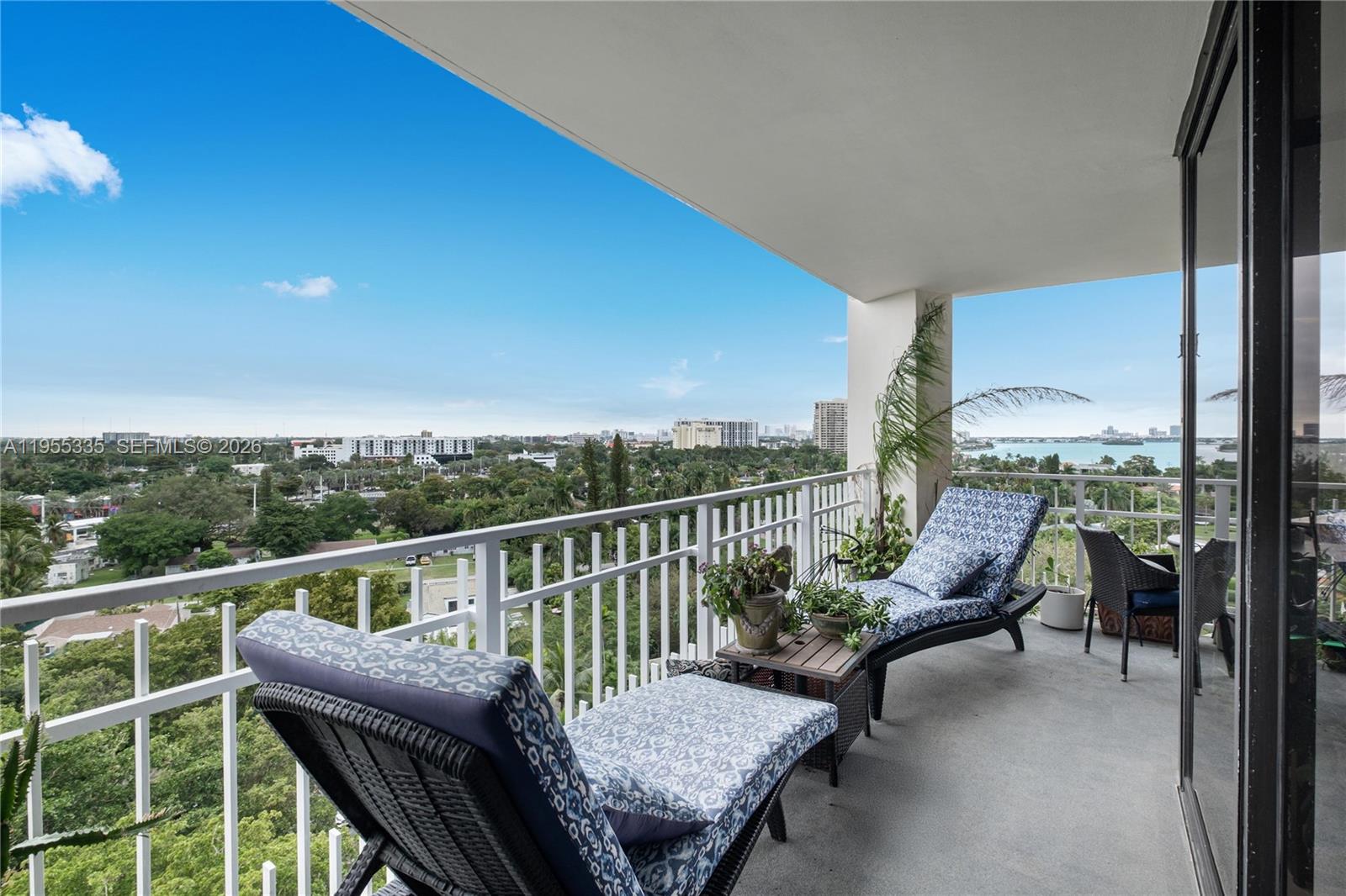 TOWERS OF QUAYSIDE CONDO - Residential