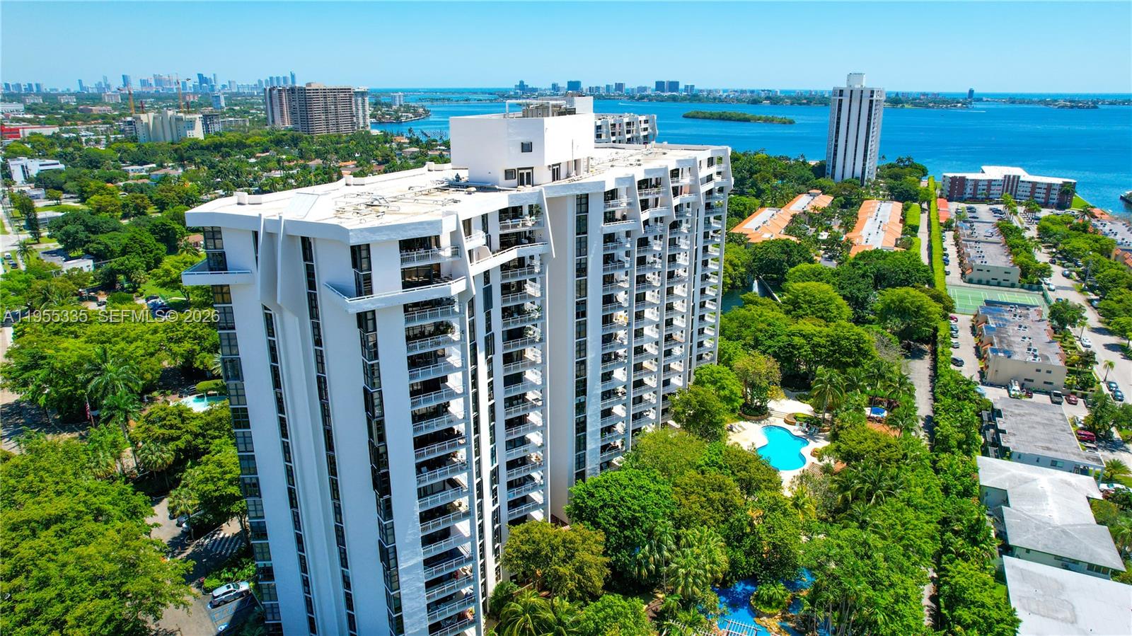 TOWERS OF QUAYSIDE CONDO - Residential