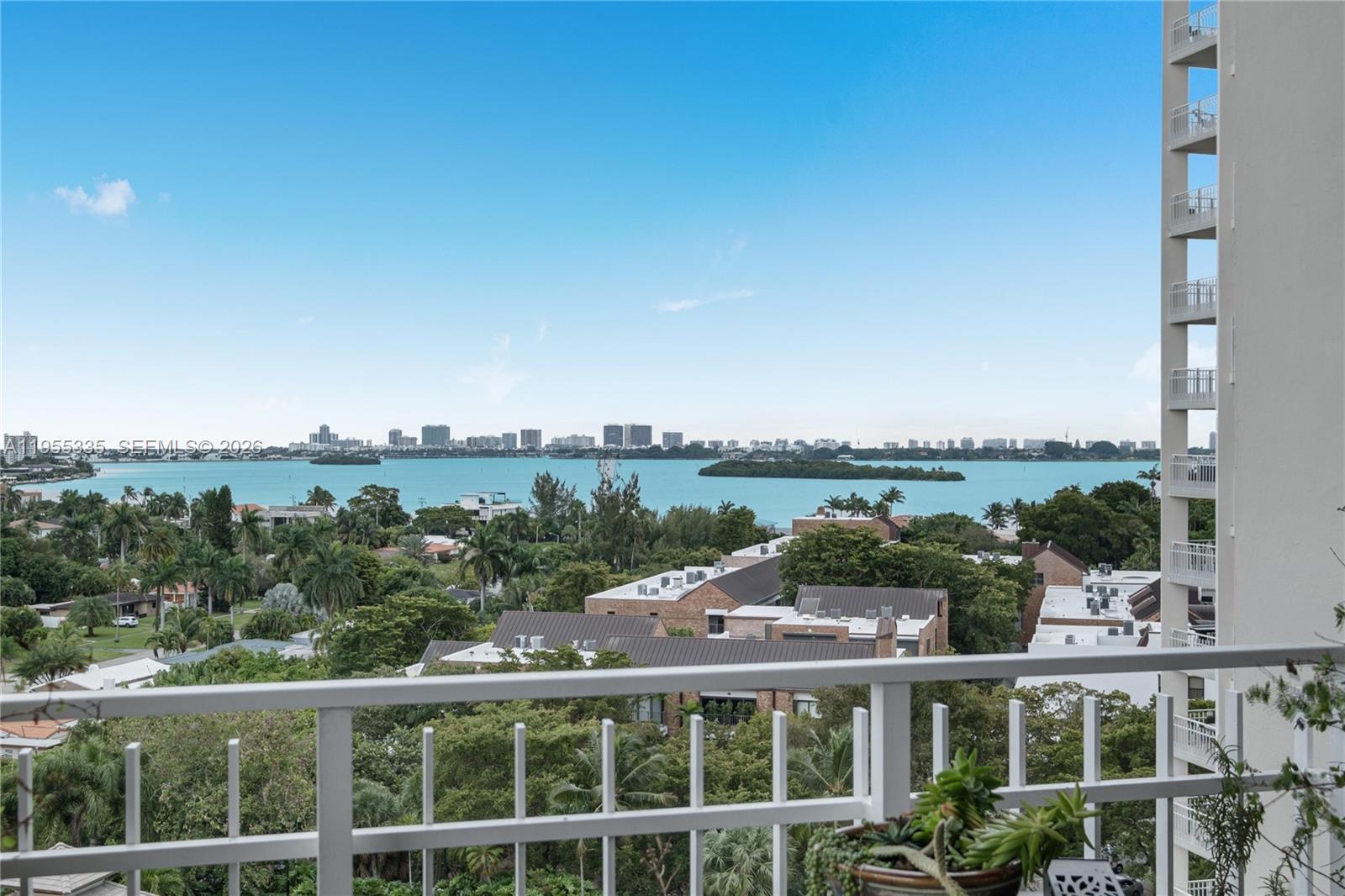 TOWERS OF QUAYSIDE CONDO - Residential