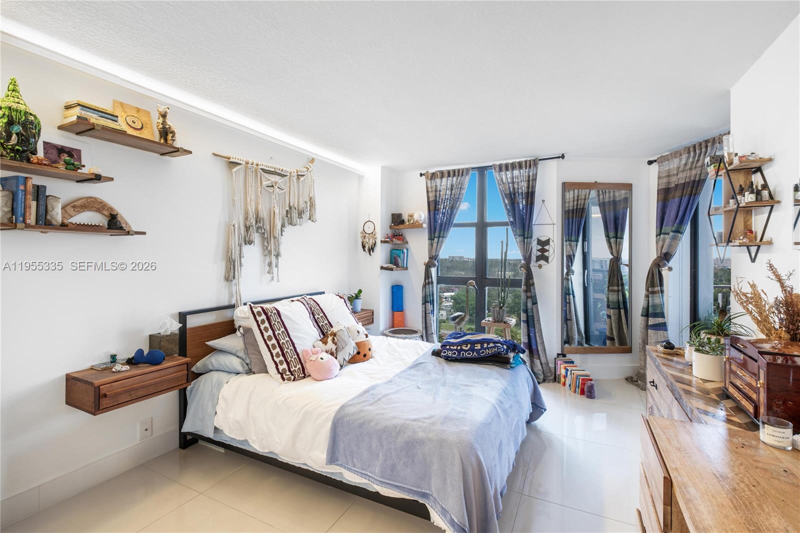 TOWERS OF QUAYSIDE CONDO - Residential