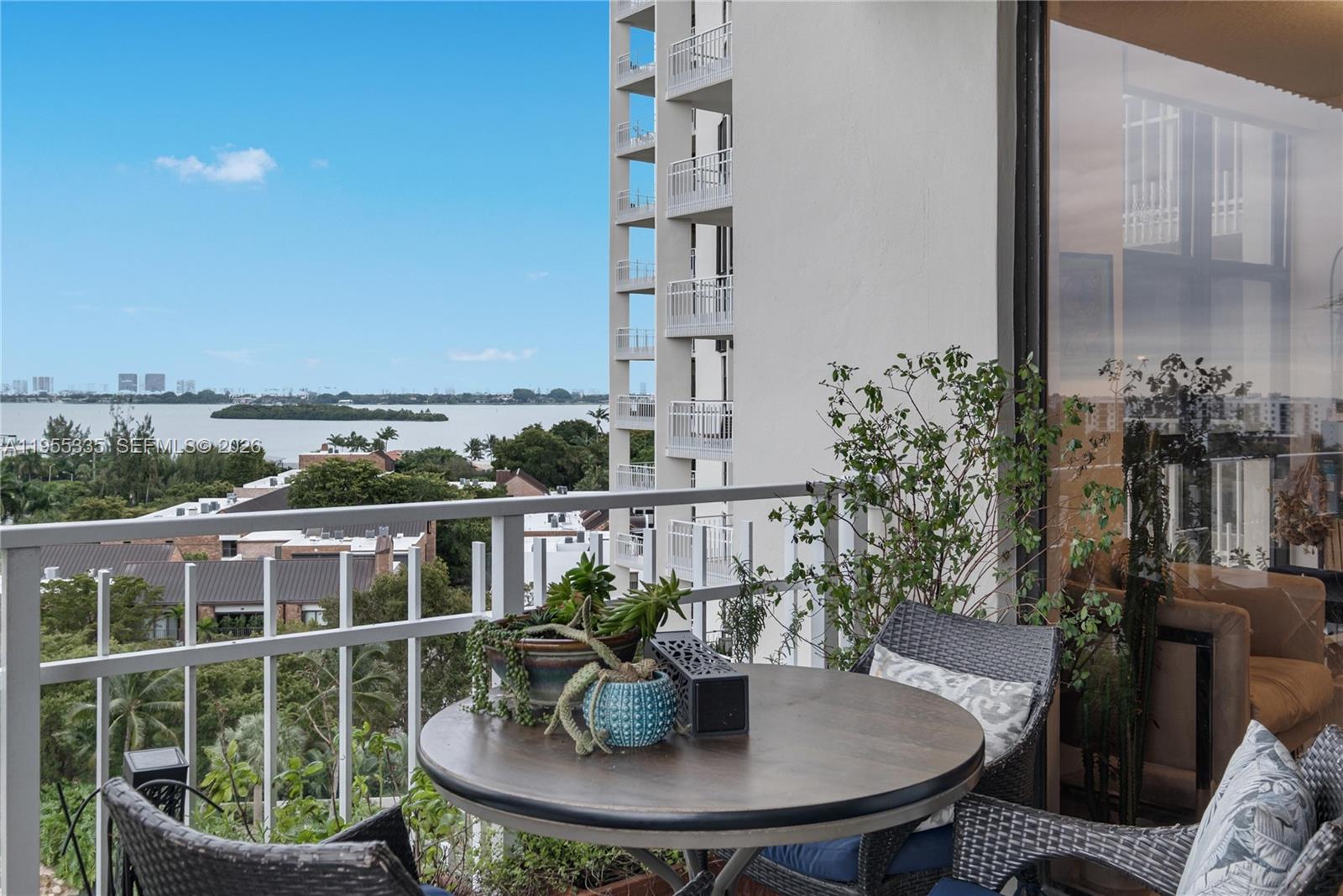 TOWERS OF QUAYSIDE CONDO - Residential