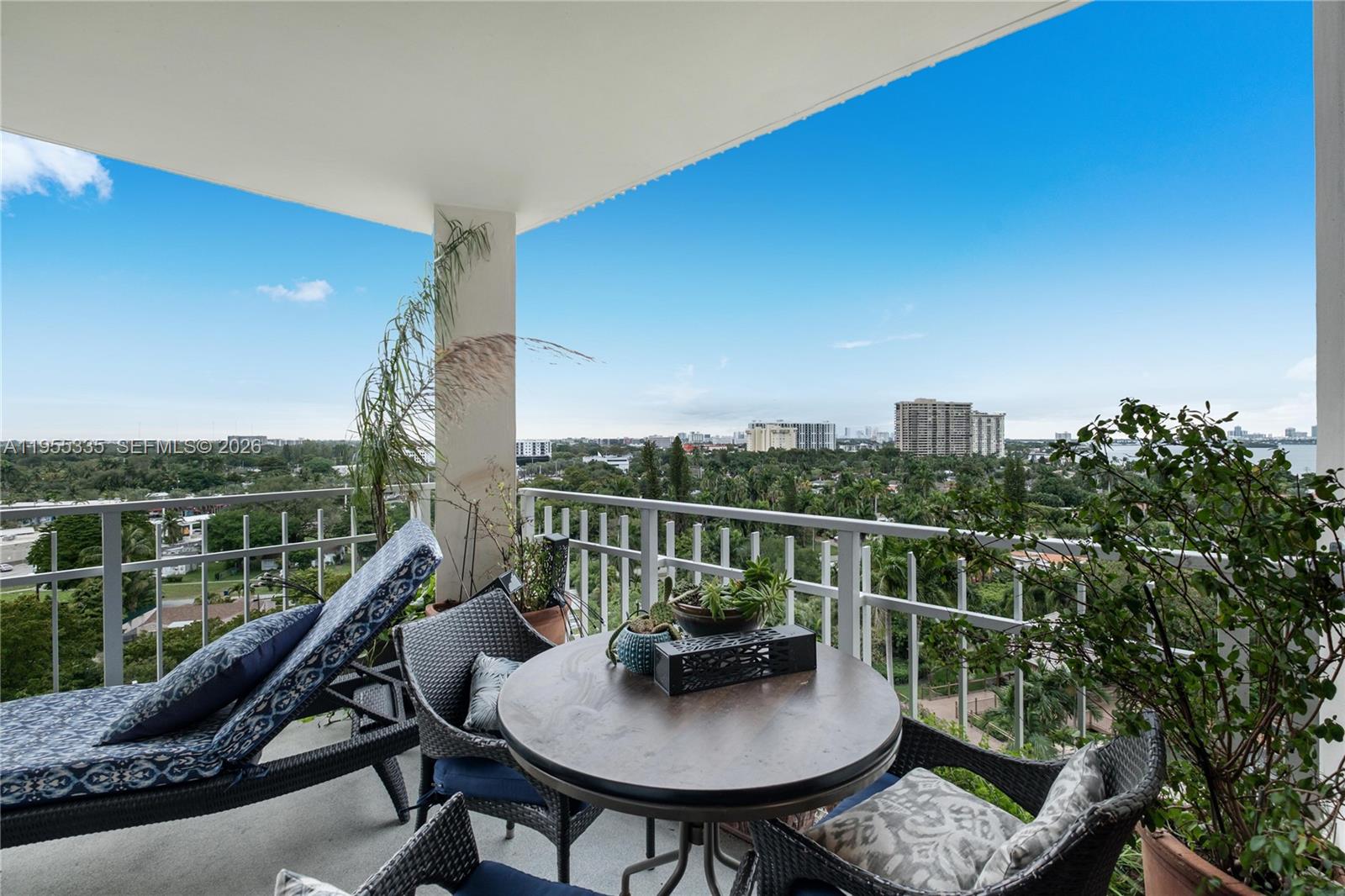 TOWERS OF QUAYSIDE CONDO - Residential