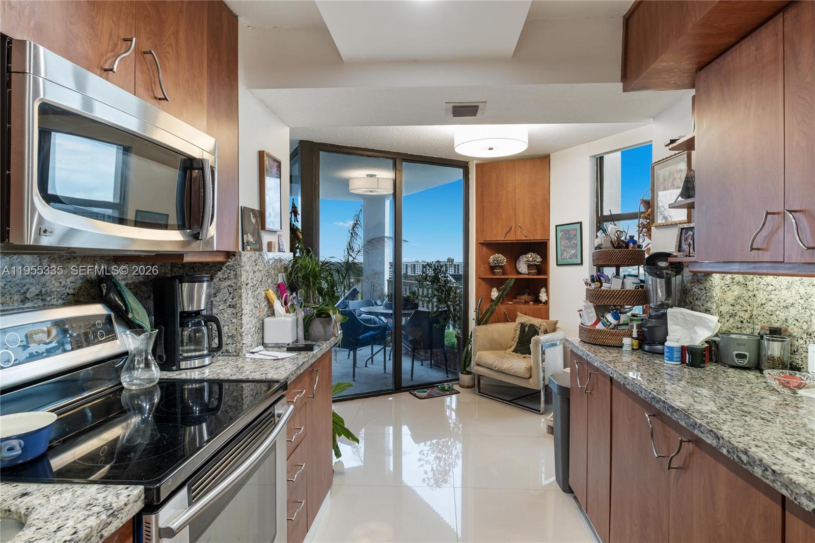 TOWERS OF QUAYSIDE CONDO - Residential