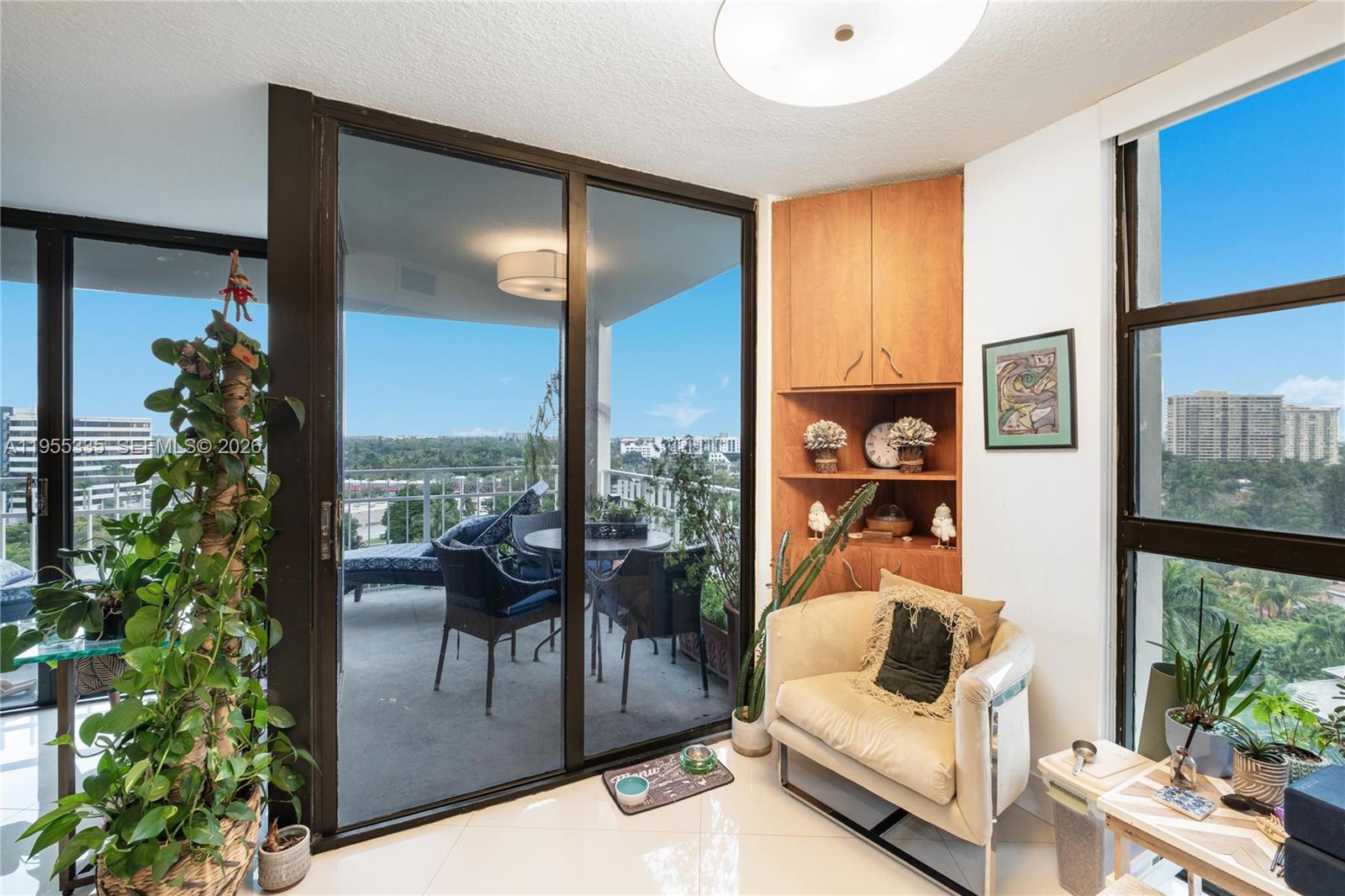 TOWERS OF QUAYSIDE CONDO - Residential
