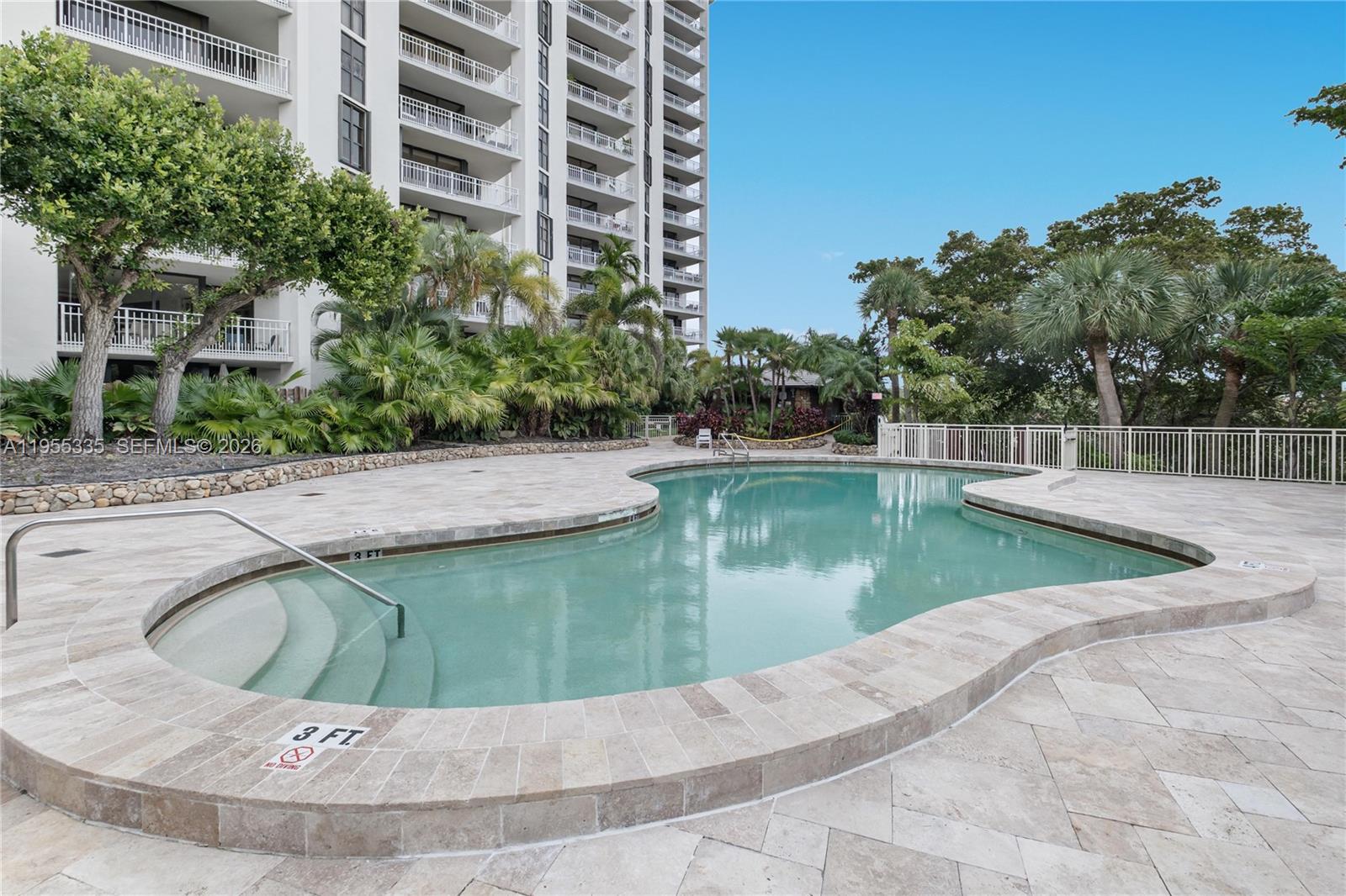 TOWERS OF QUAYSIDE CONDO - Residential