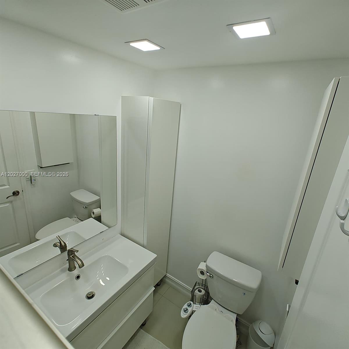 COMMODORE PLAZA CONDO - Residential