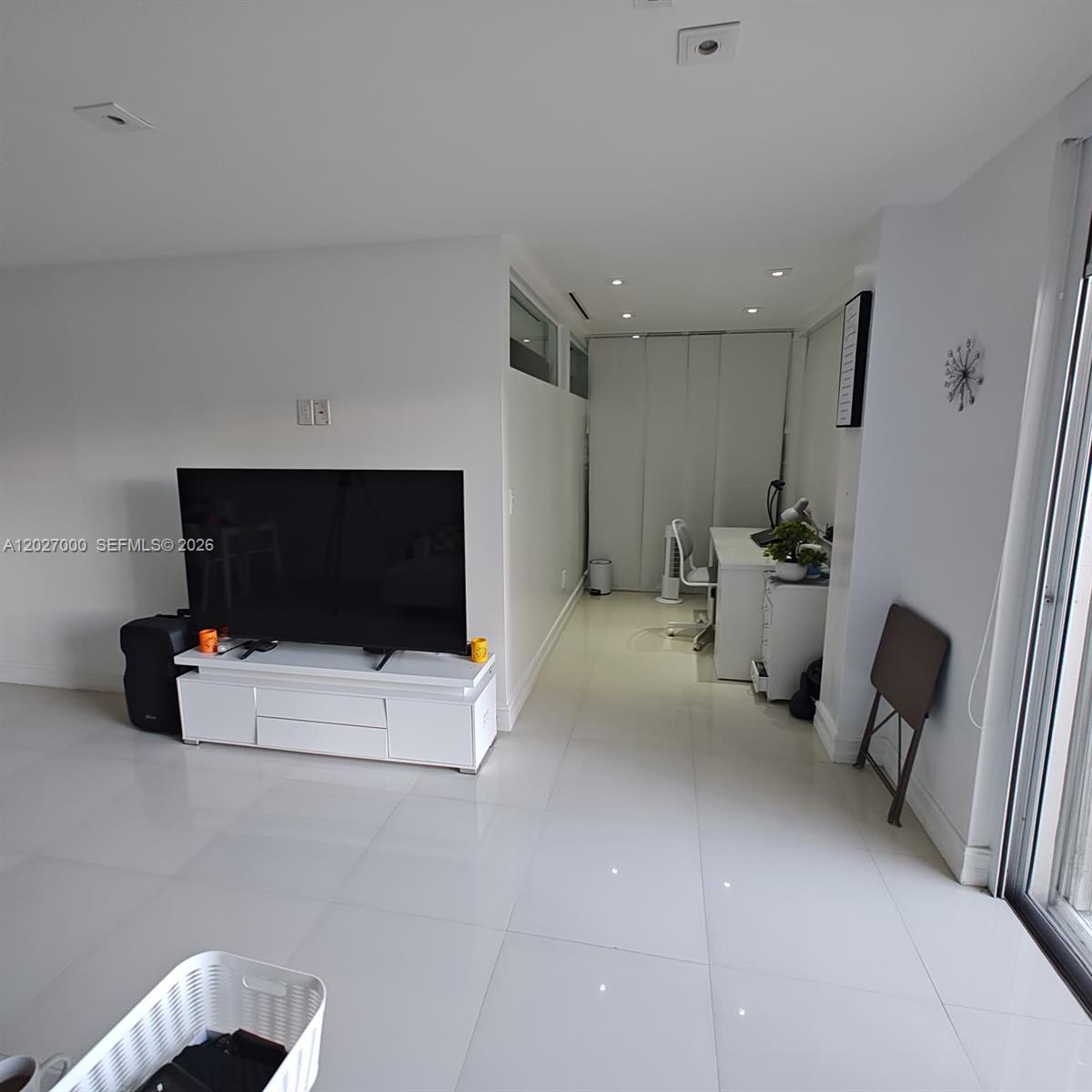 COMMODORE PLAZA CONDO - Residential
