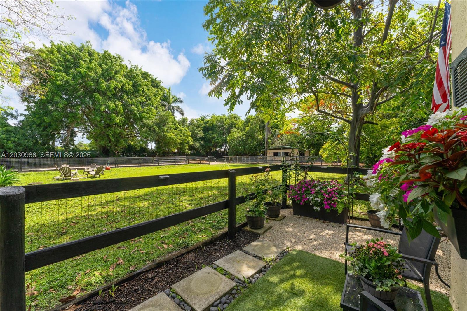 REDLAND 1/1 HORSE OK - Residential Lease