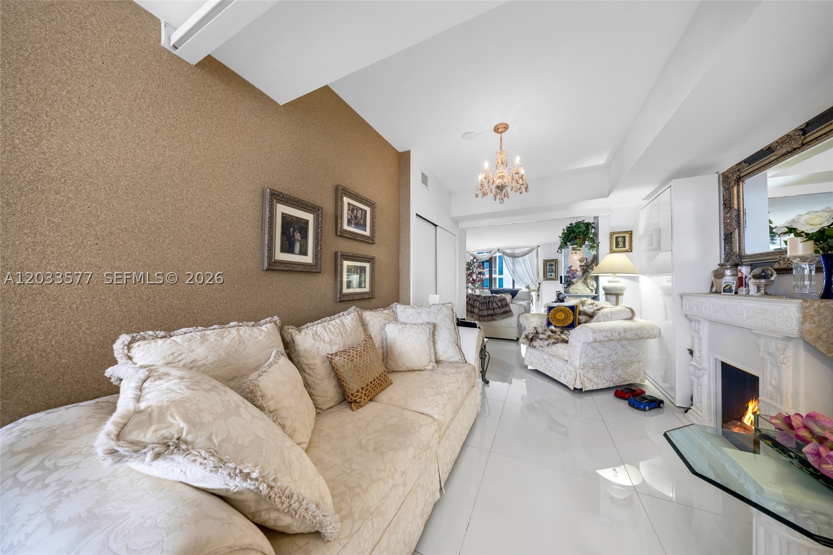 SAYAN CONDO - Residential