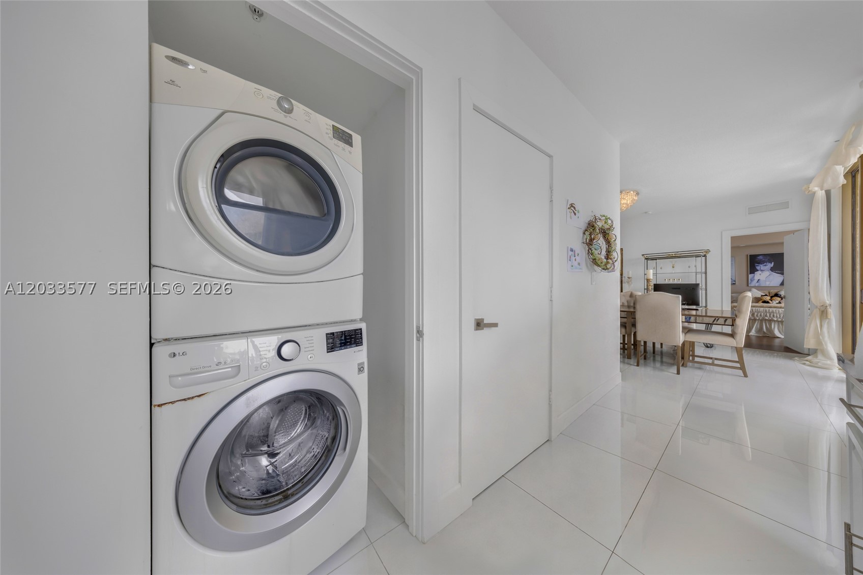 SAYAN CONDO - Residential