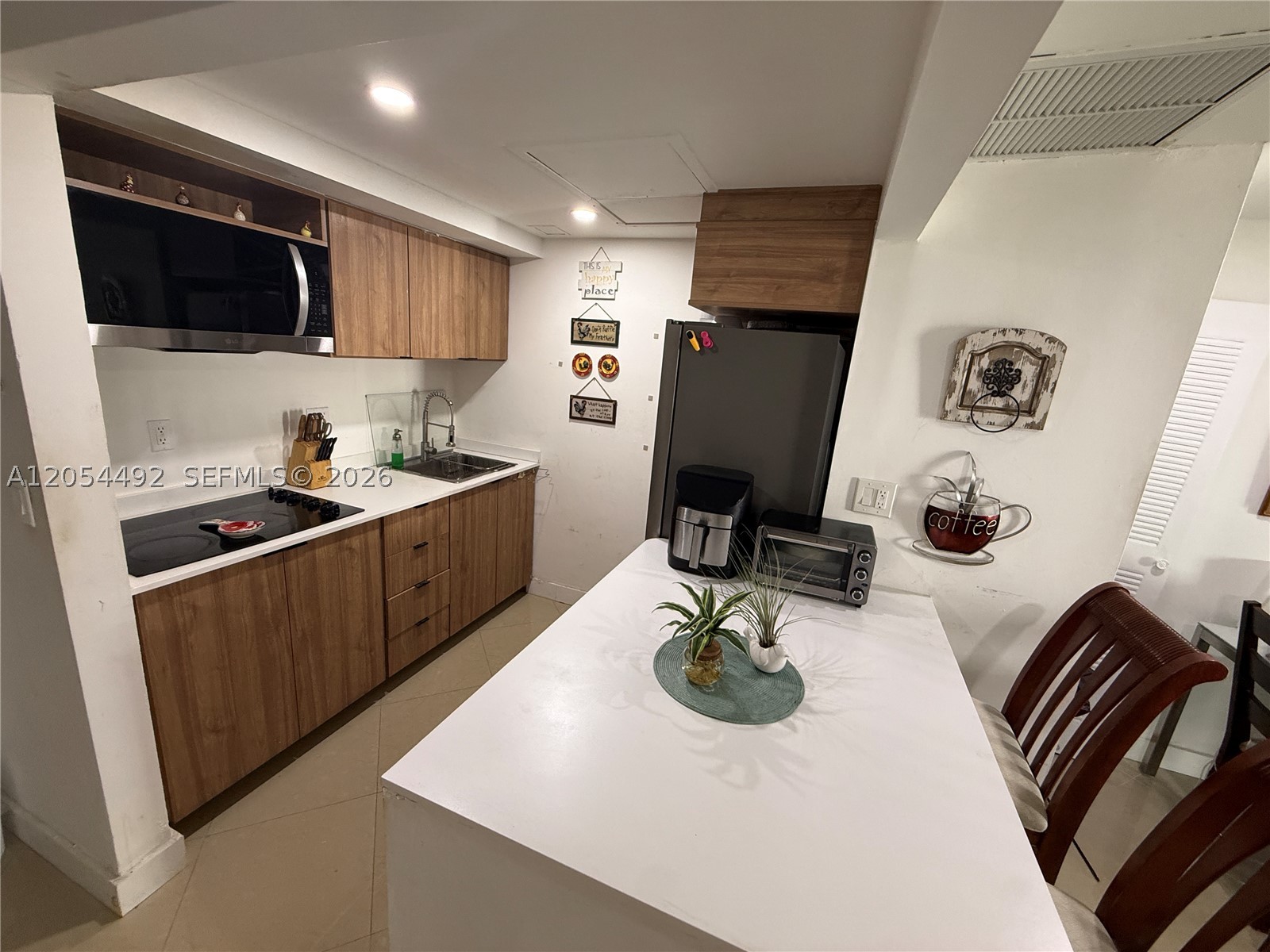 EL BOSQUE AT LITTLE HAVANA - Residential Lease
