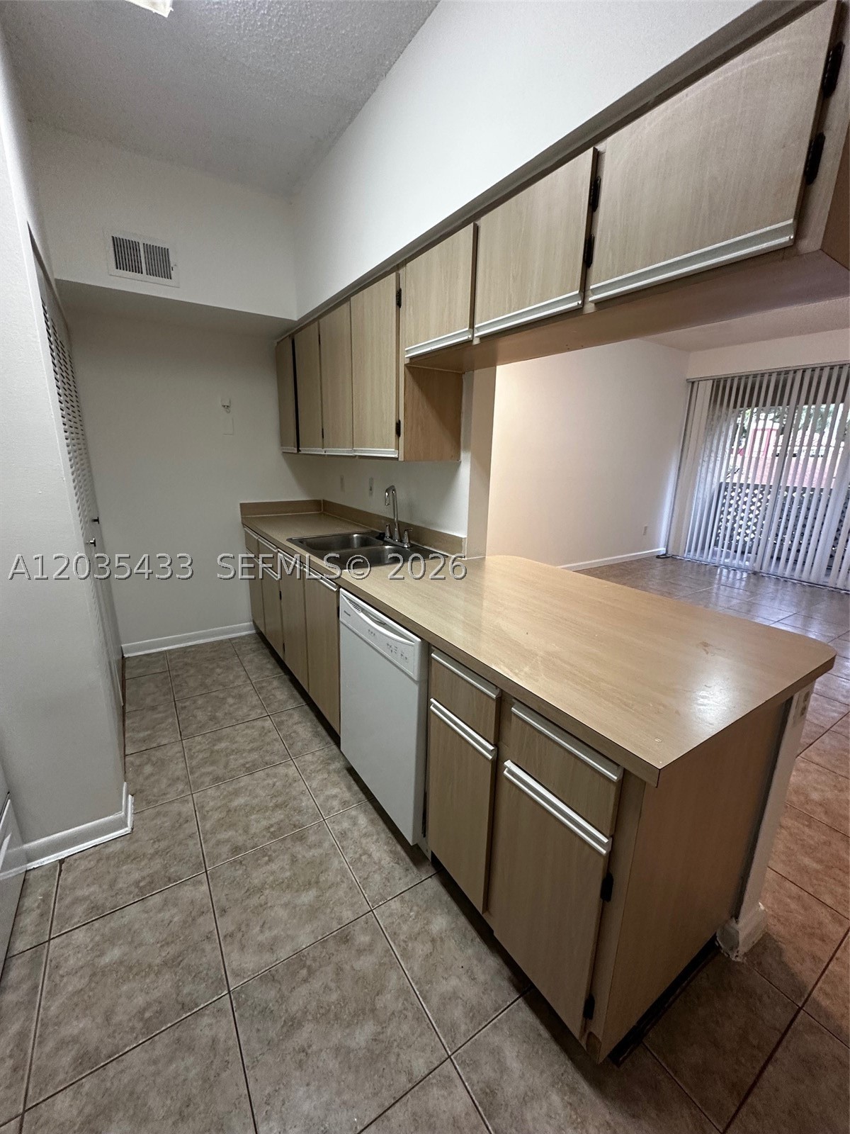 LA HACIENDA COUNTRY CLUB - Residential