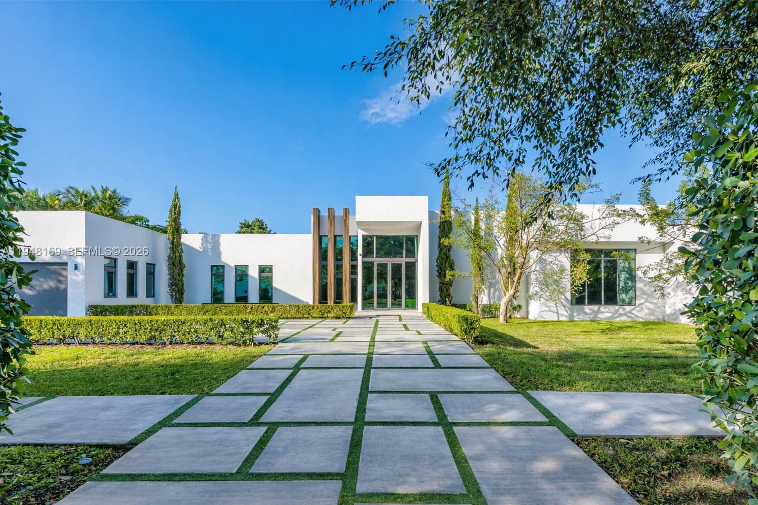 TOWN & RANCH ESTS - Residential
