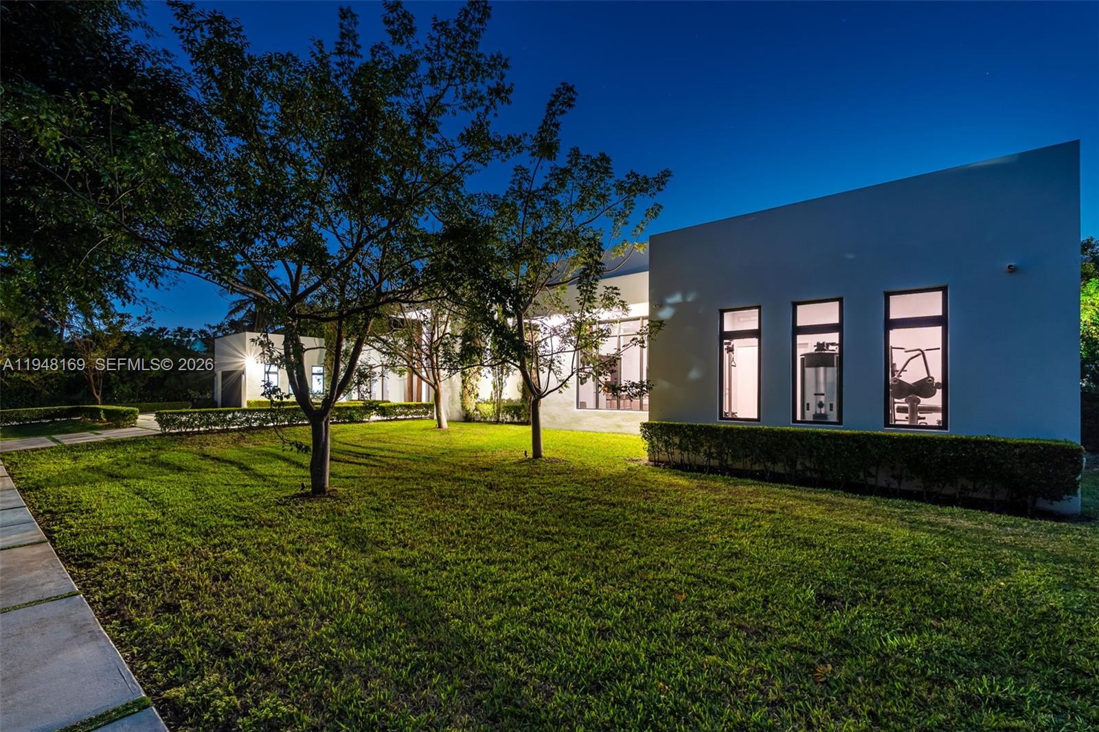 TOWN & RANCH ESTS - Residential