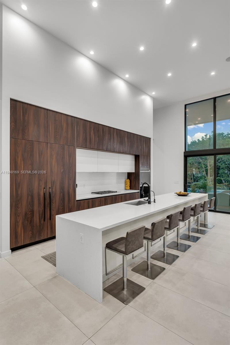 TOWN & RANCH ESTS - Residential