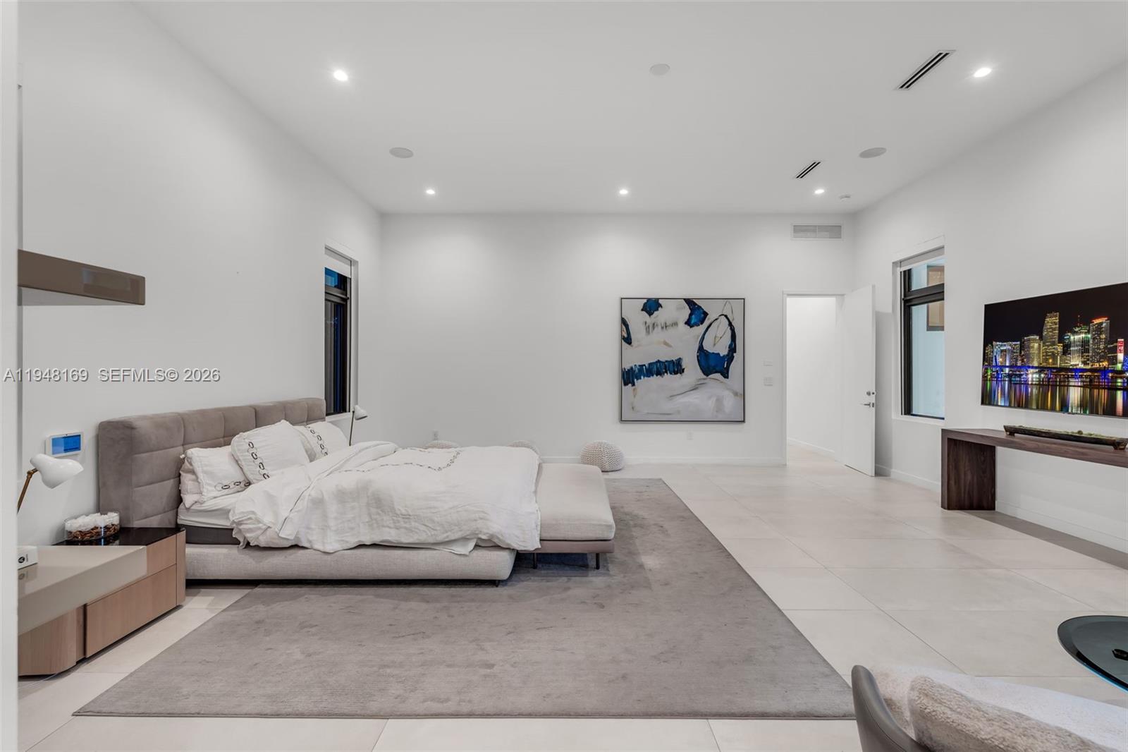 TOWN & RANCH ESTS - Residential