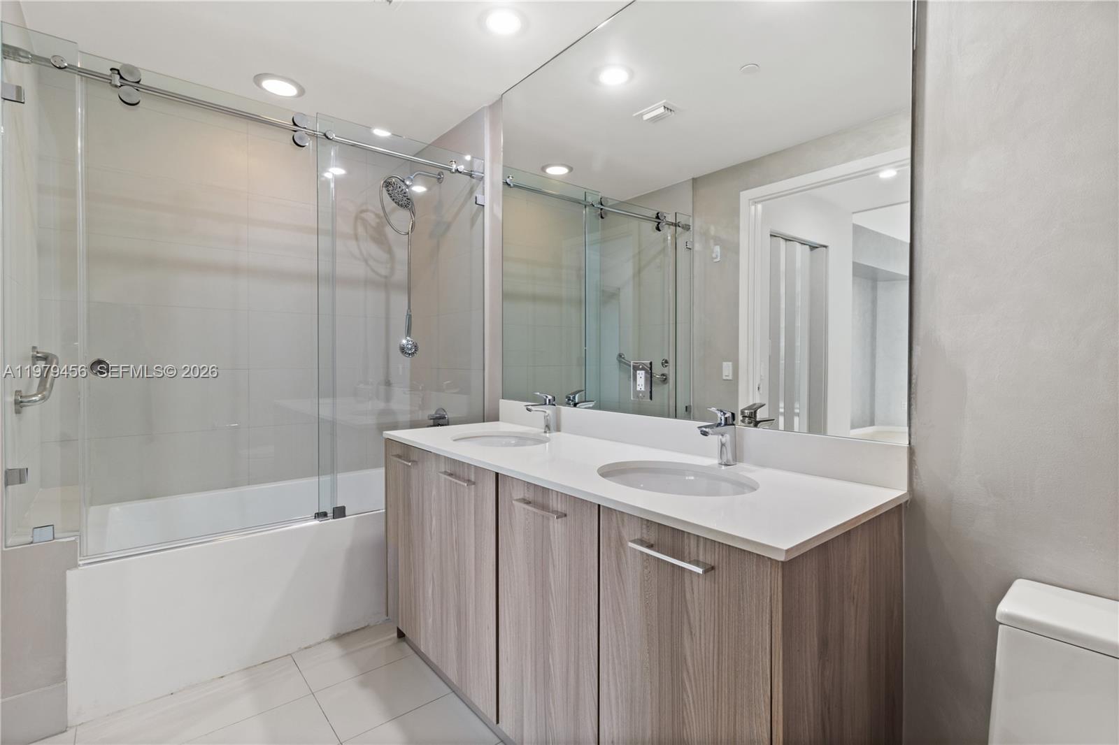 PARAISO BAYVIEWS - Residential
