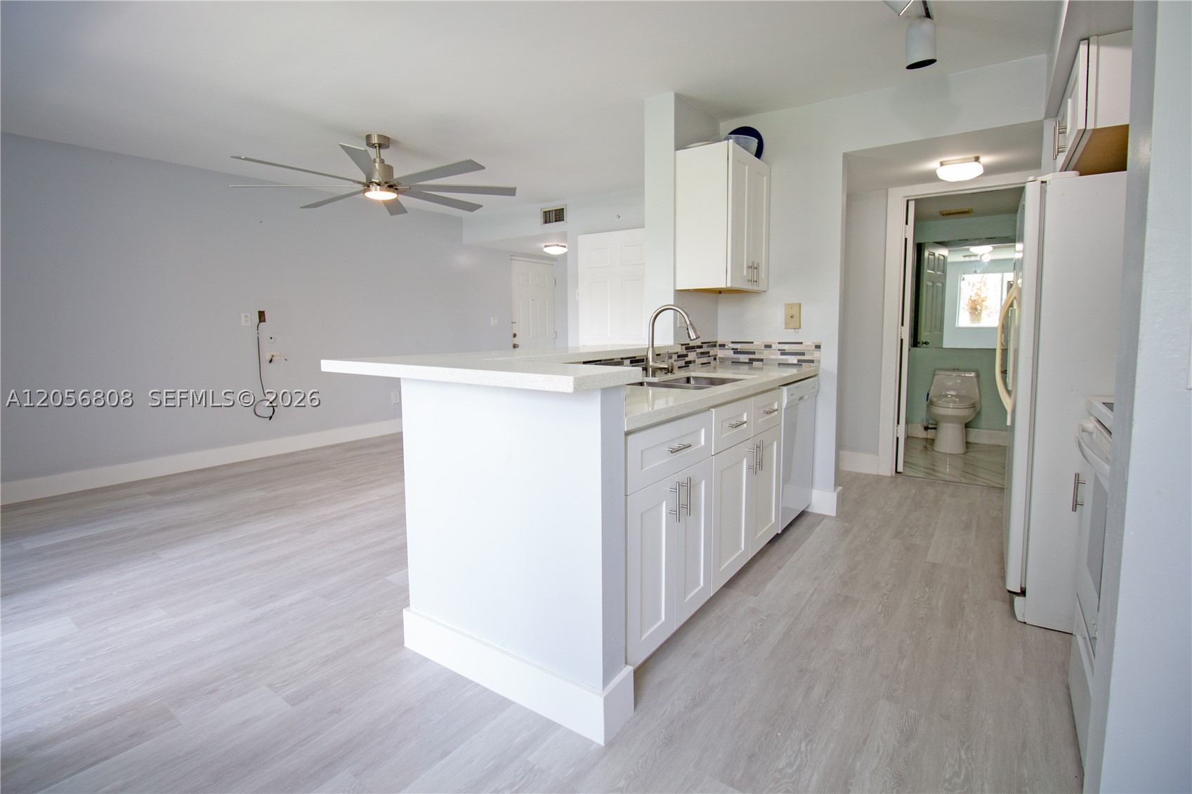 ROYAL GRAND CONDO - Residential
