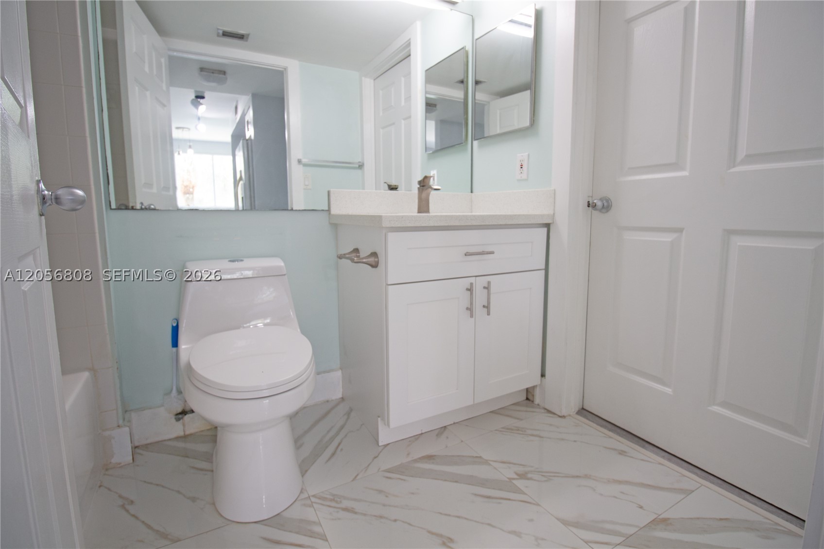 ROYAL GRAND CONDO - Residential