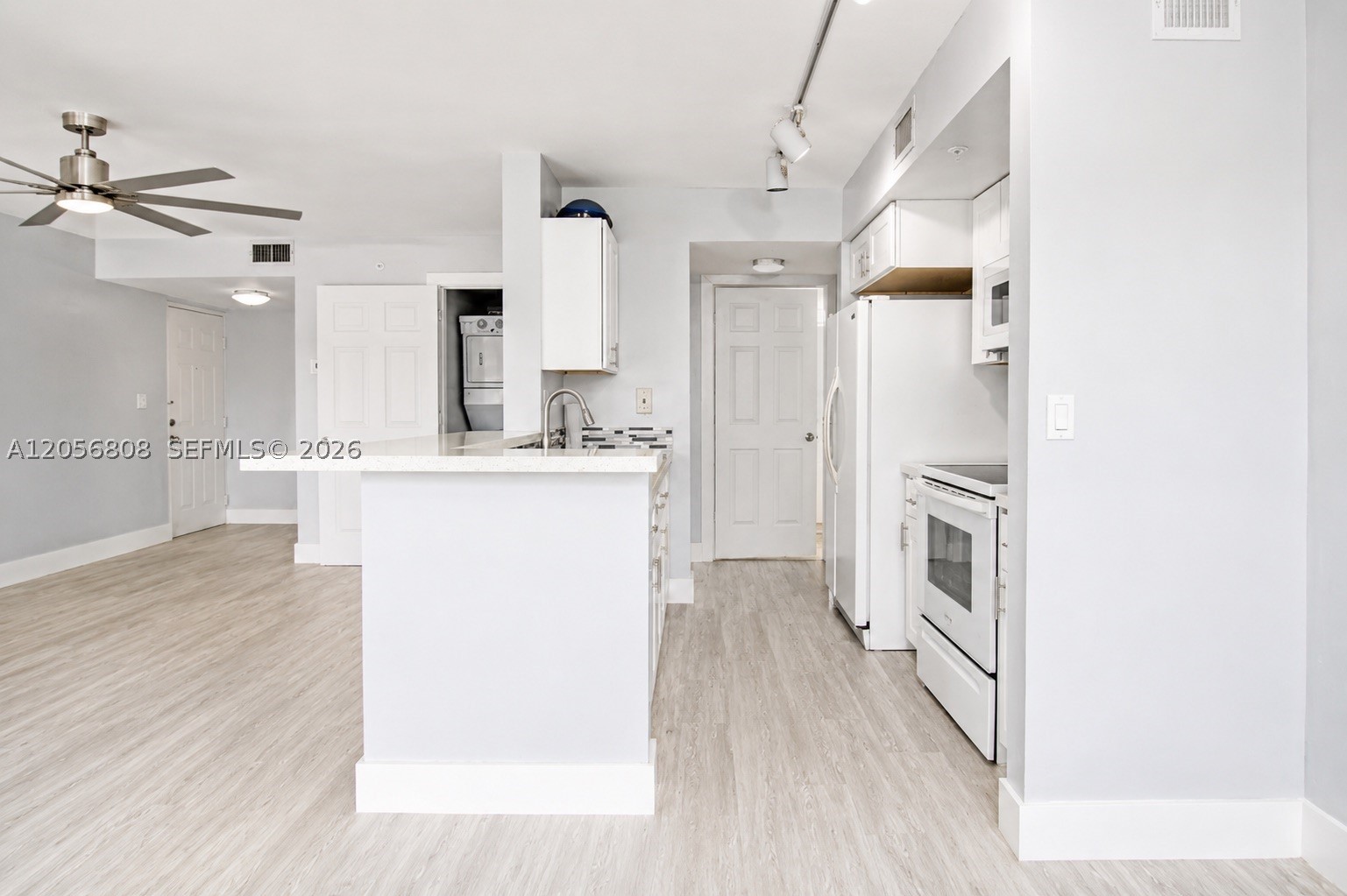 ROYAL GRAND CONDO - Residential