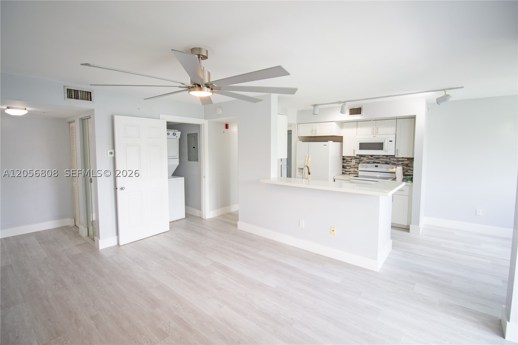 ROYAL GRAND CONDO - Residential