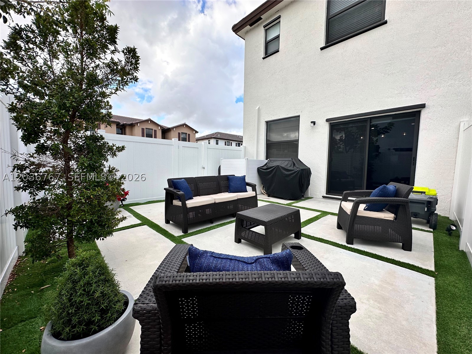 AQUABELLA NORTH - Residential Lease