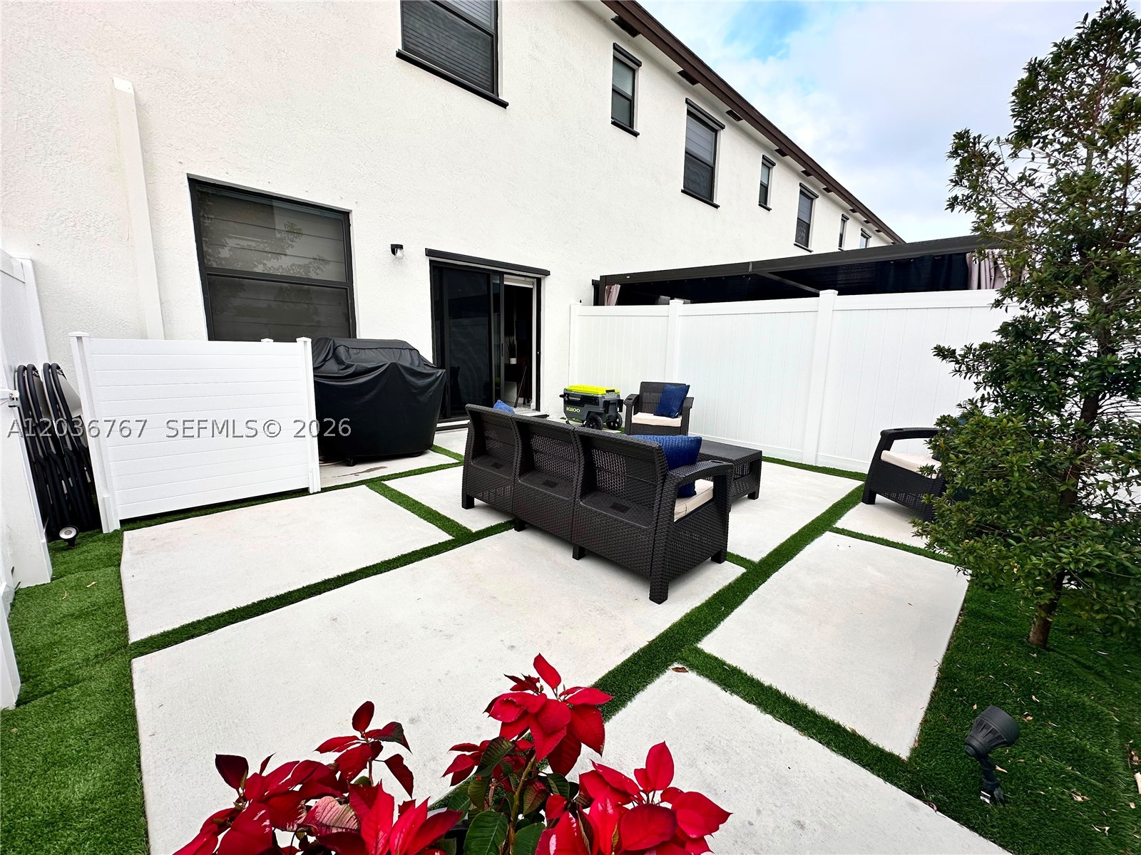 AQUABELLA NORTH - Residential Lease