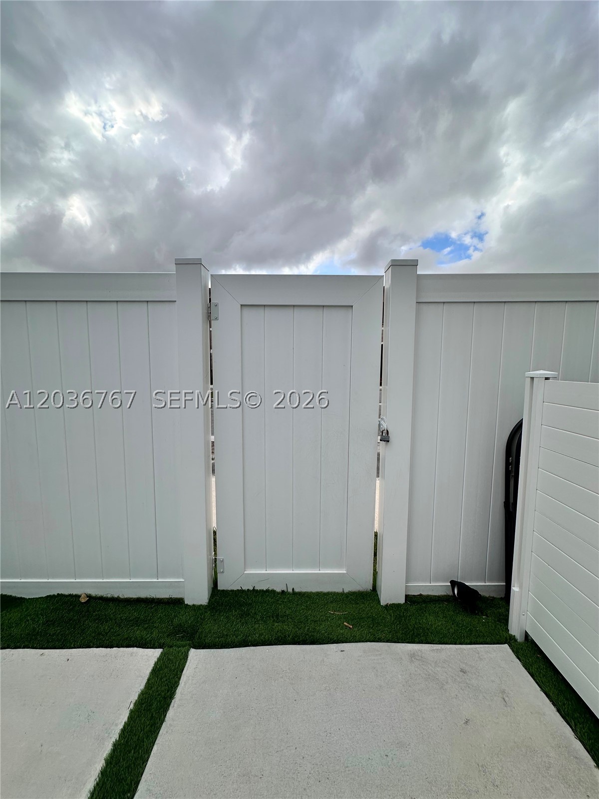 AQUABELLA NORTH - Residential Lease