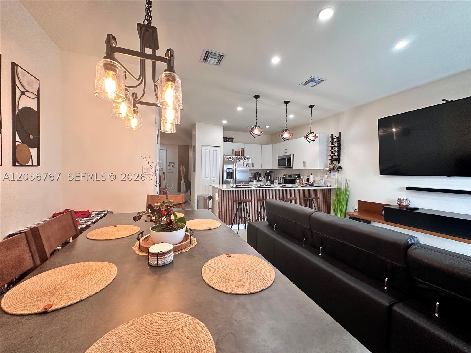 AQUABELLA NORTH - Residential Lease