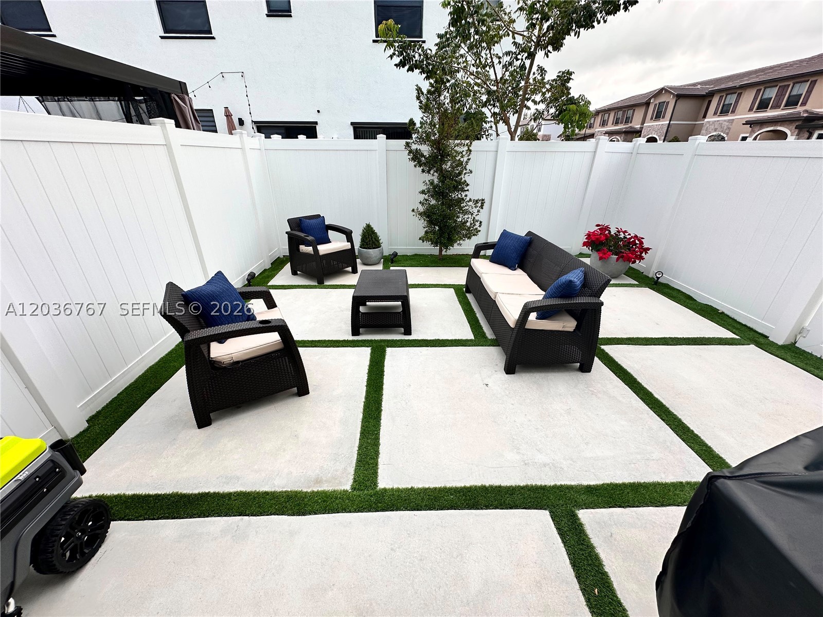 AQUABELLA NORTH - Residential Lease