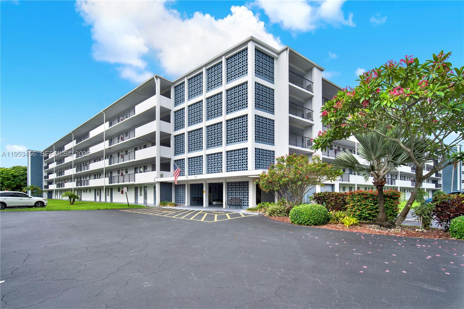 HILLCREST COUNTRY CLUB NO - Residential