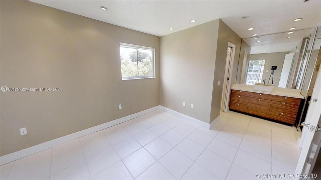 DORAL PK CO CLUB VILLAS C - Residential Lease
