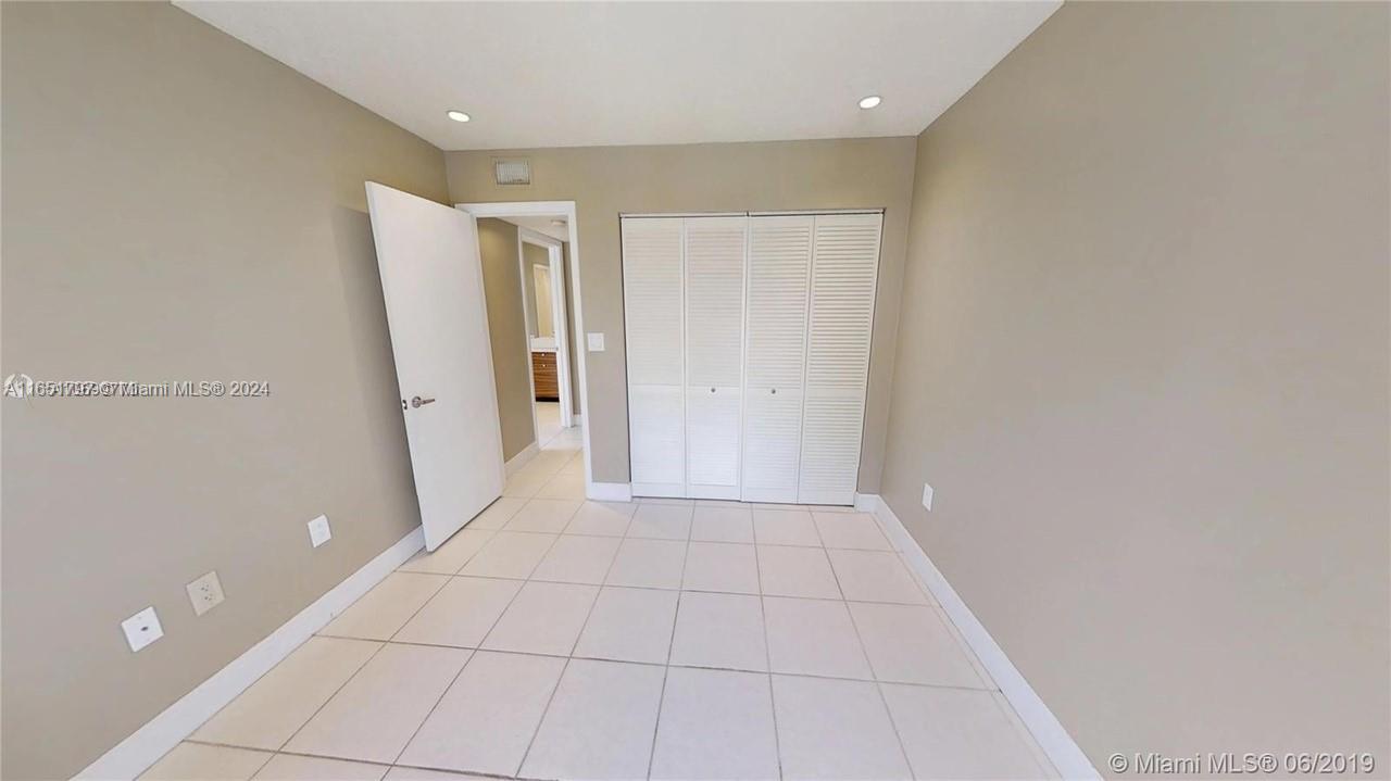 DORAL PK CO CLUB VILLAS C - Residential Lease