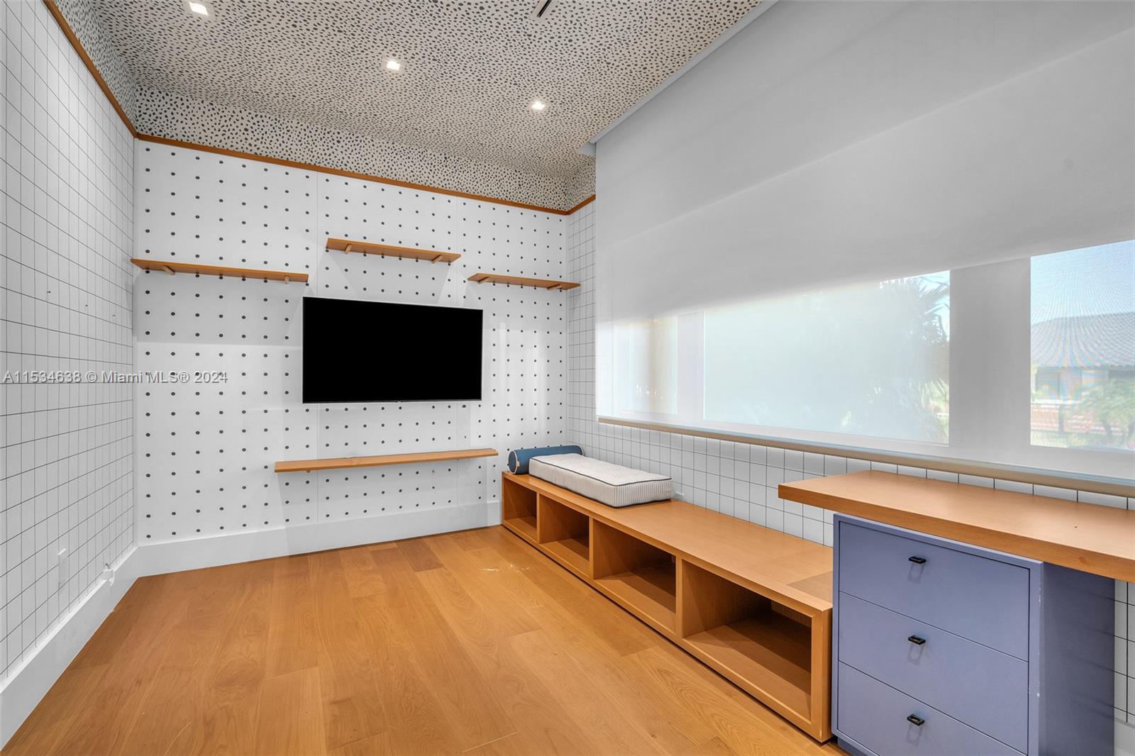EASTERN SHORES 1ST ADDN - Residential