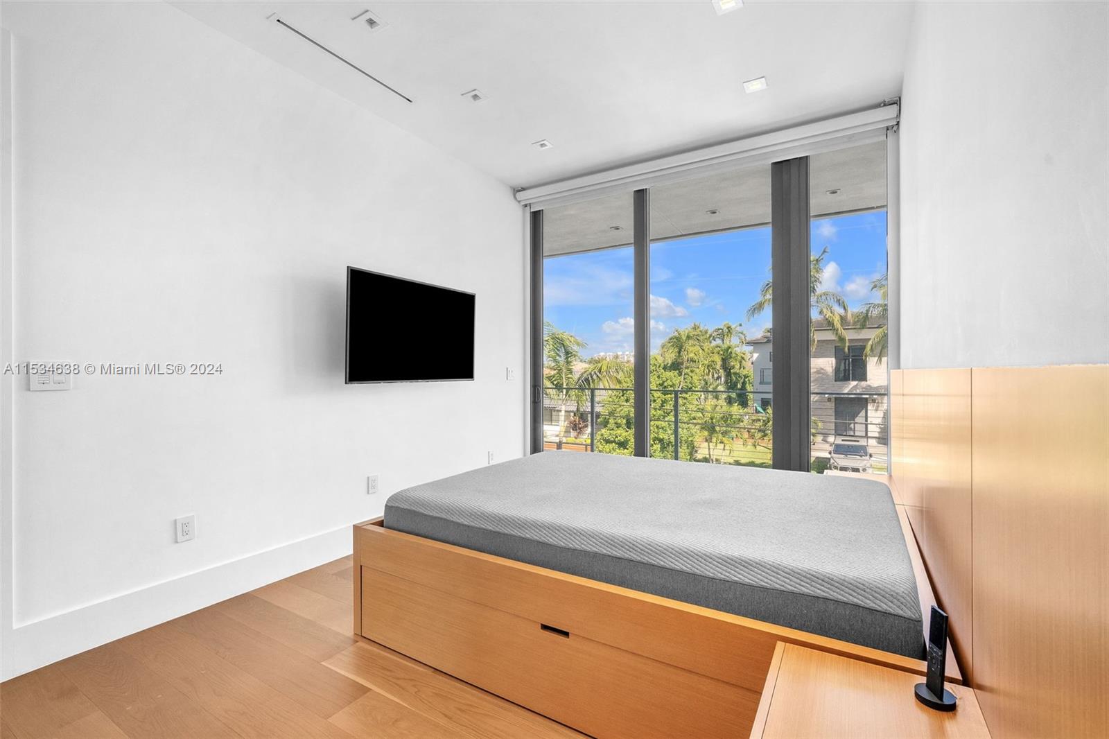 EASTERN SHORES 1ST ADDN - Residential