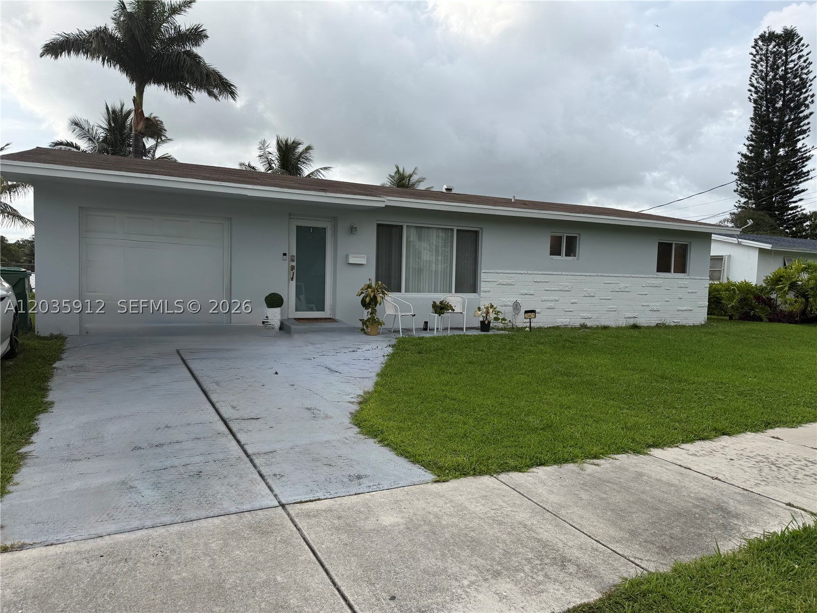 Beautifully 2/2 with waterfront canal view. Ample back yard space with ability to update dock. Florida Room can be your escape to relax from the day and entertain guests. New kitchen with brand-new countertops and stove. Walk in closet in master room. Garage for 1 car. Security guard at the entrance of the community. Seller Motivated, but will need short post occupancy. Roof will be replaced prior to closing.