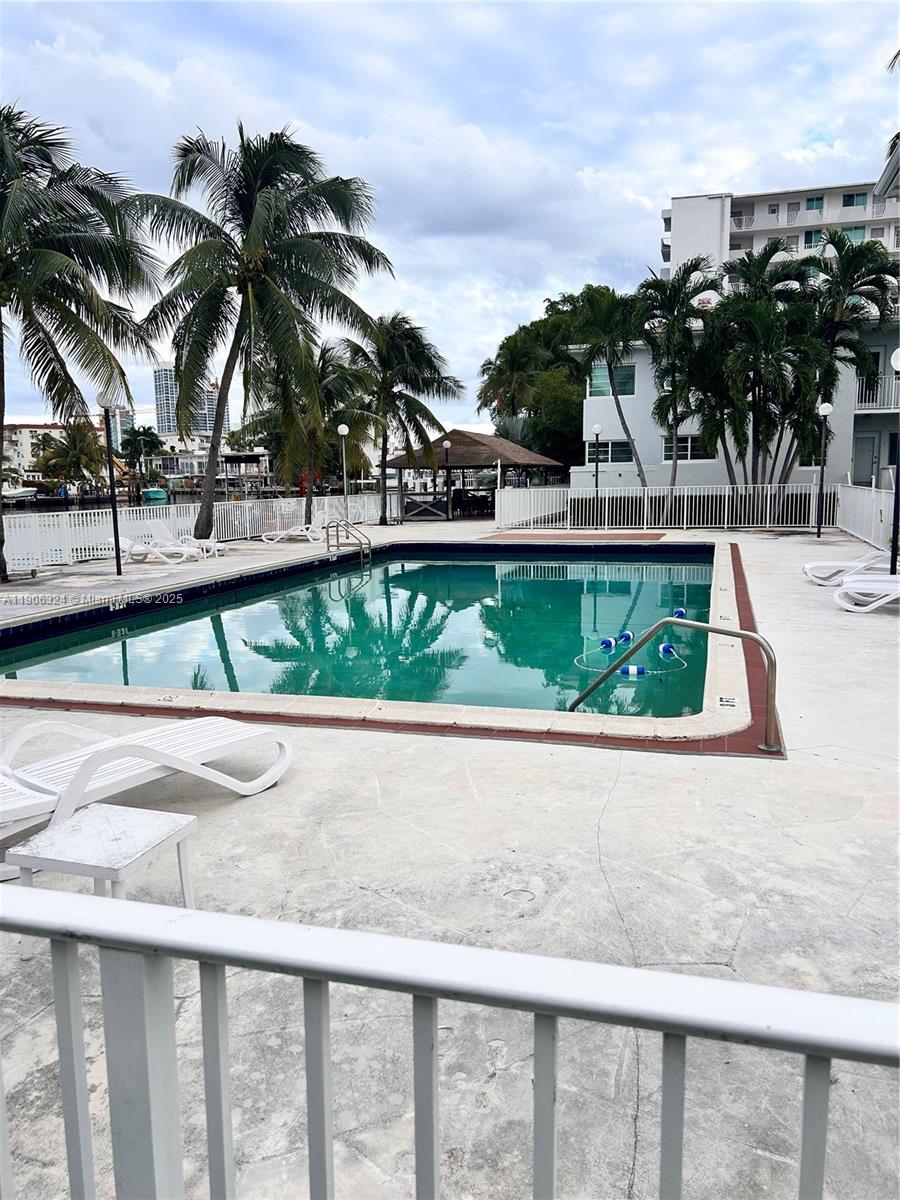 ISLAND POINT SOUTH CONDO - Residential