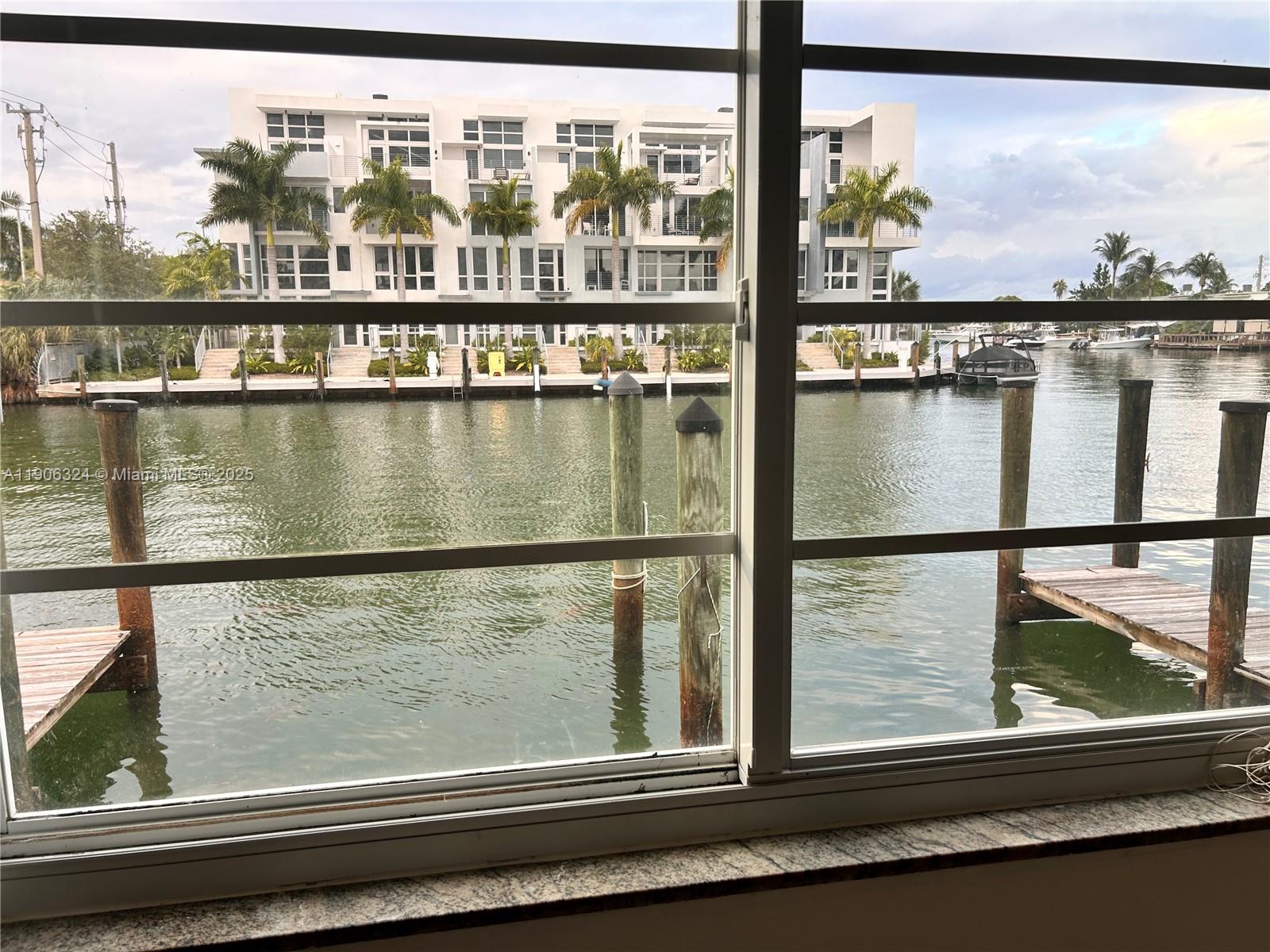 Oceanfront condo with breathtaking views of the Bay. Enjoy life on Miami Bay. This beautiful one bedroom apartment features a built-in washer and dryer, a full Kitchen, separate living and dining areas, and a spacious bedroom with two closets and direct bay view. The condo has a pool with a beautiful BBQ area overlooking the Bay. A true Miami paradise! "Sold AS-IS"