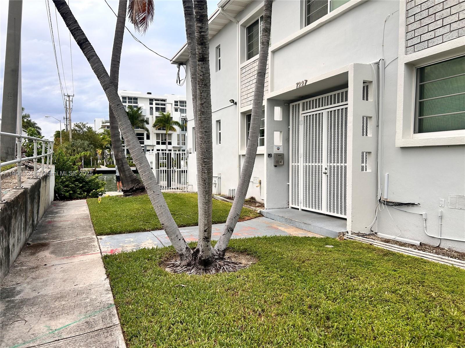 ISLAND POINT SOUTH CONDO - Residential