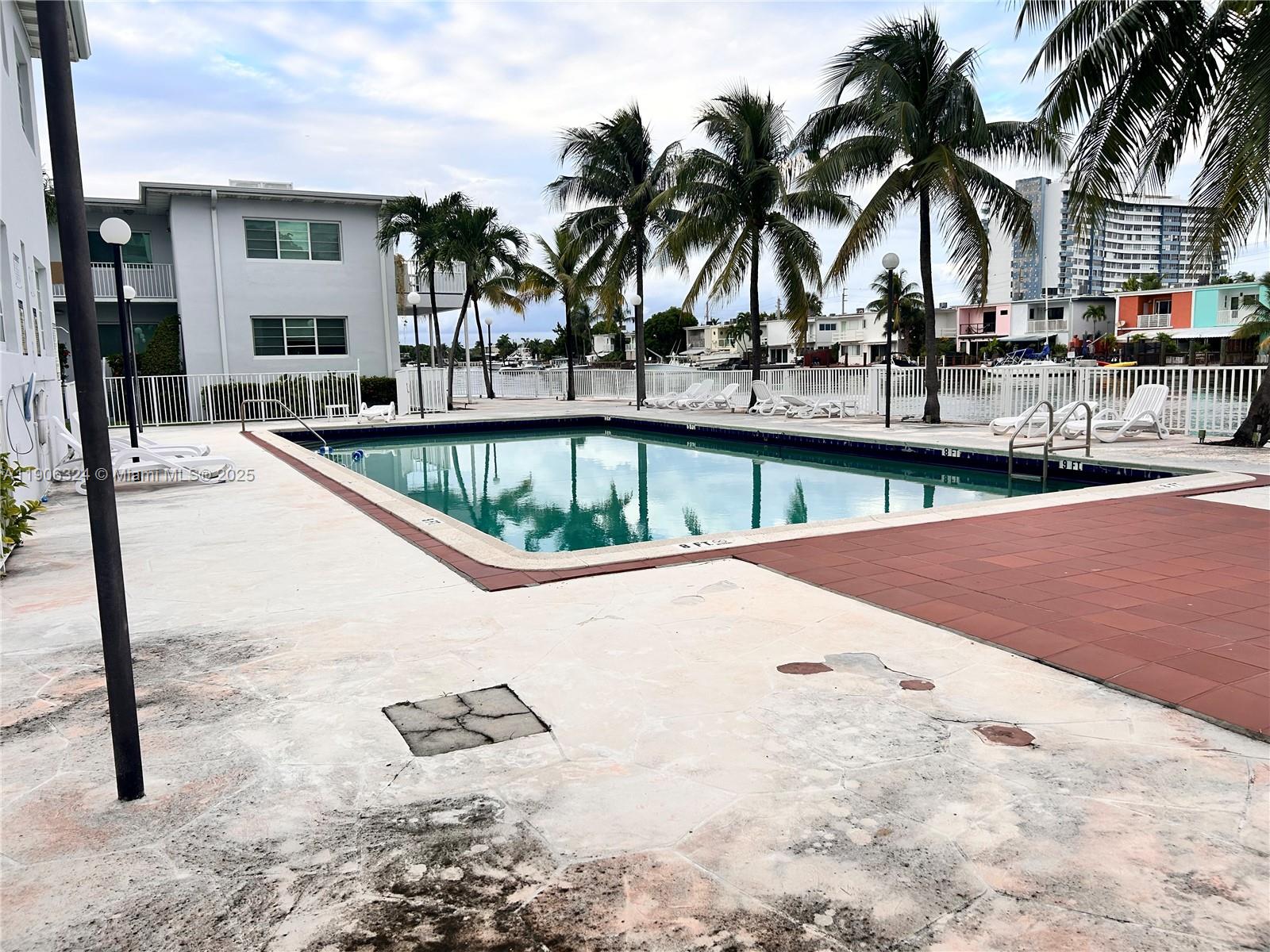 ISLAND POINT SOUTH CONDO - Residential