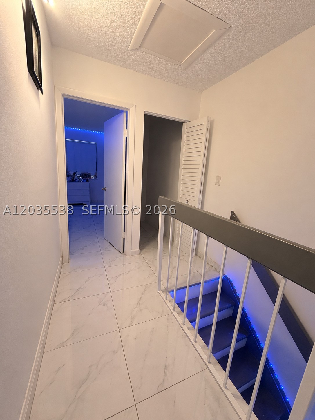 LAGUNA CONDO - Residential