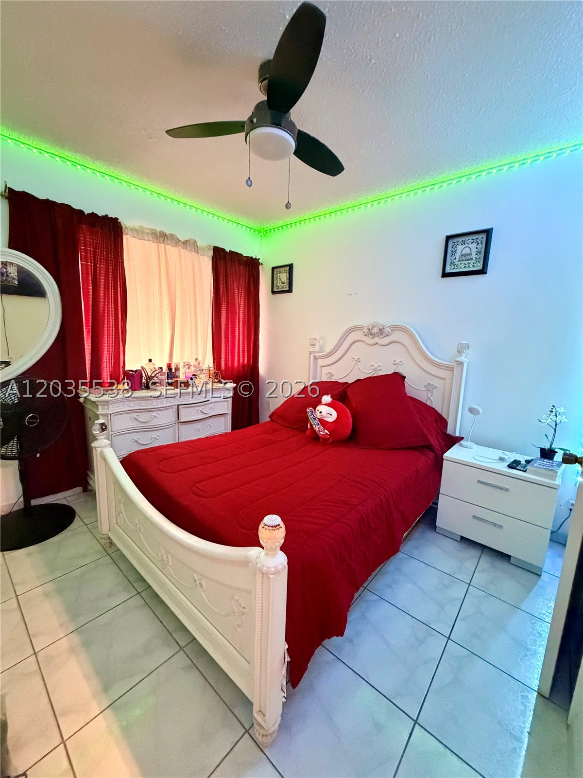 LAGUNA CONDO - Residential