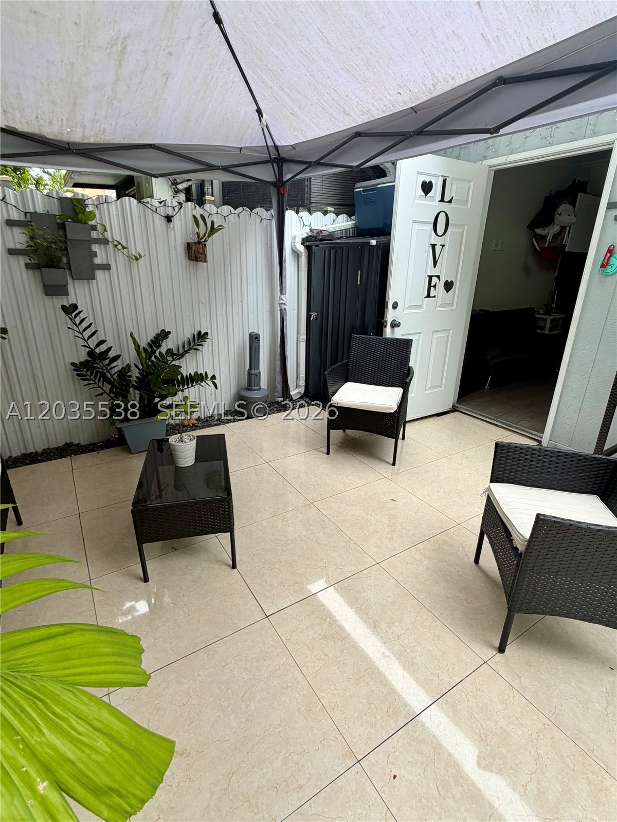 LAGUNA CONDO - Residential