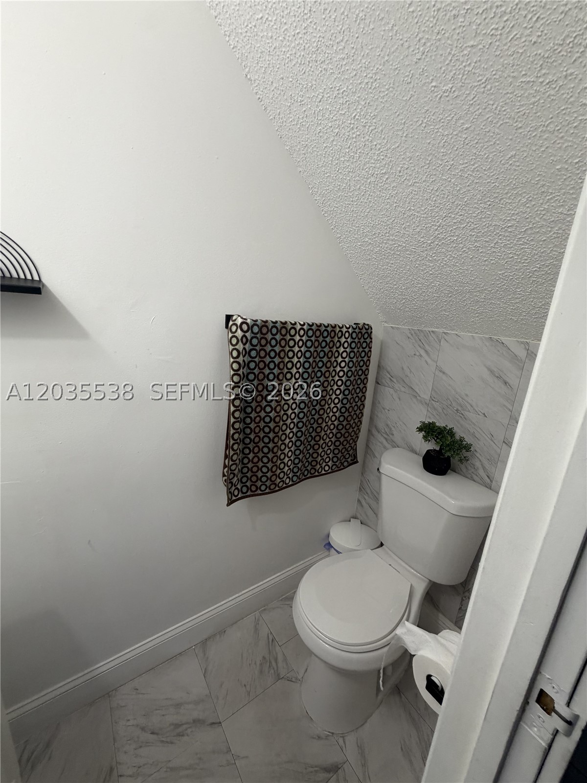 LAGUNA CONDO - Residential