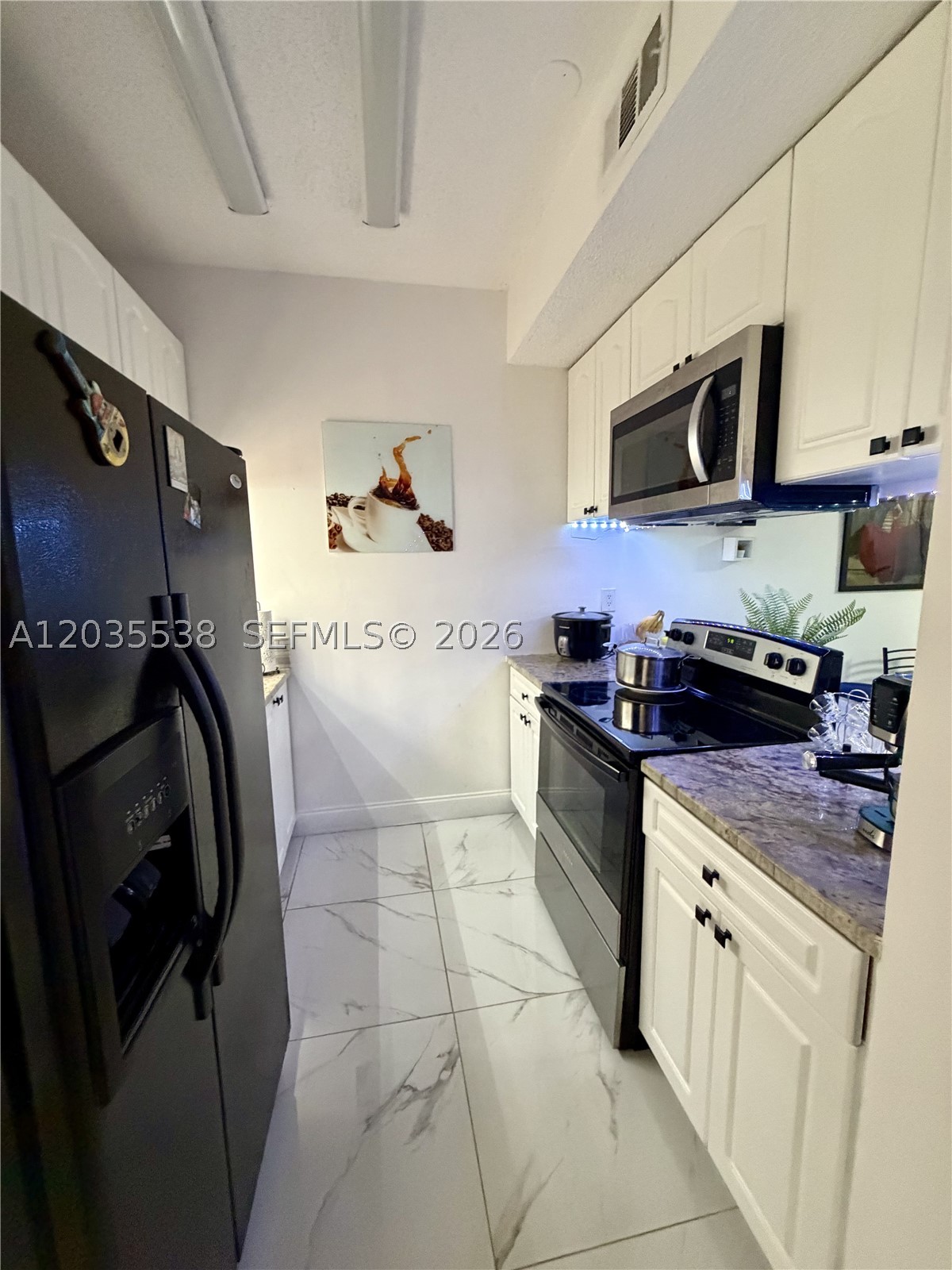 LAGUNA CONDO - Residential