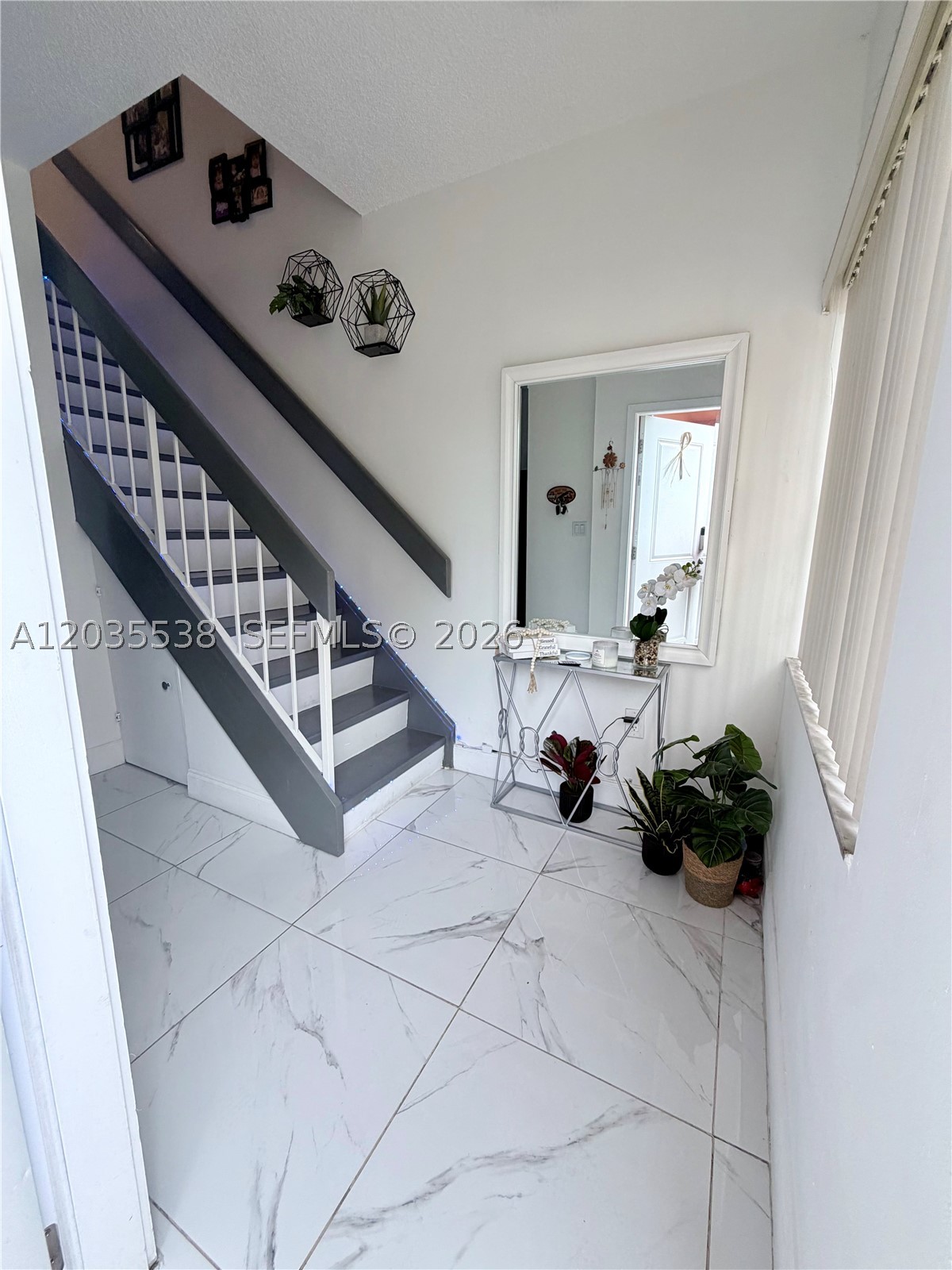 LAGUNA CONDO - Residential
