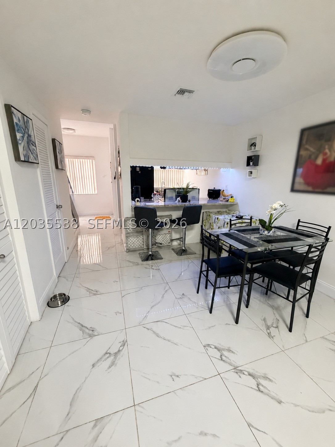 LAGUNA CONDO - Residential