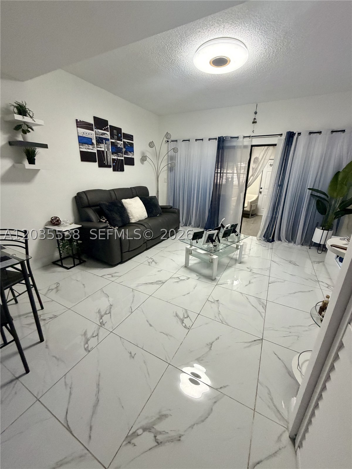 LAGUNA CONDO - Residential