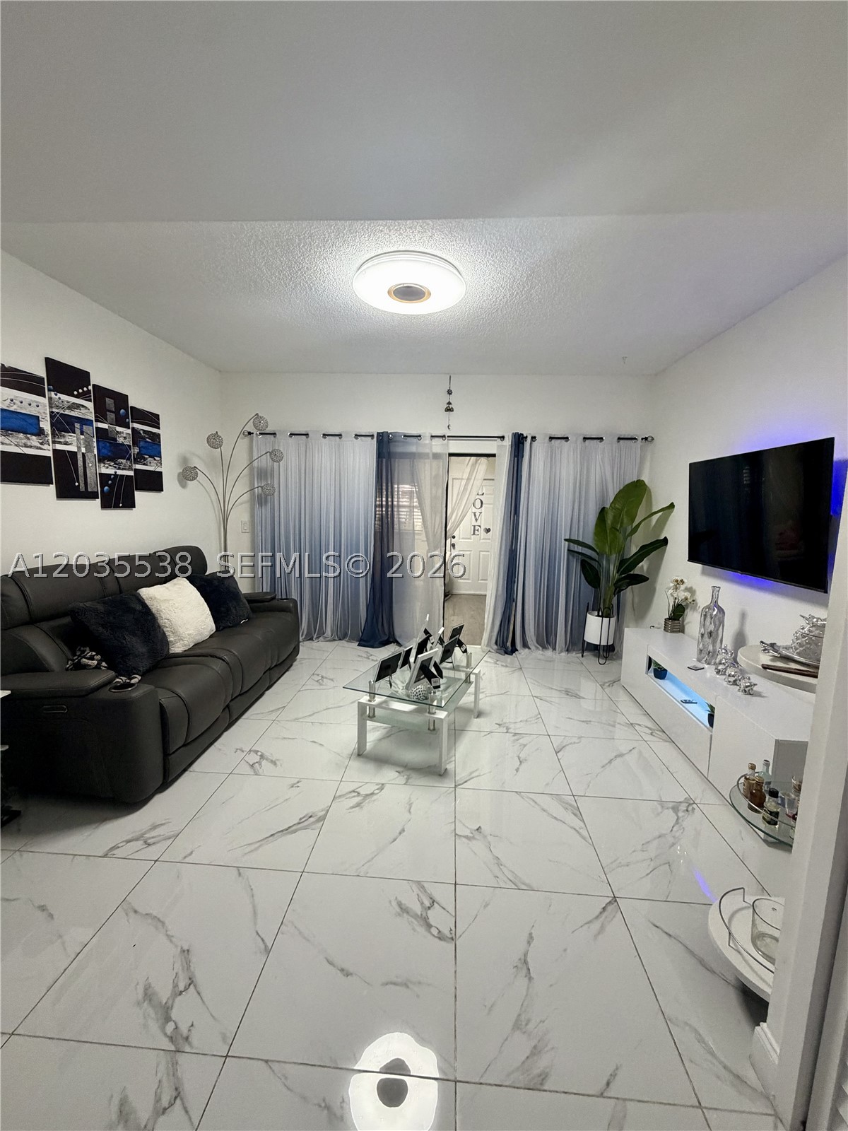 LAGUNA CONDO - Residential